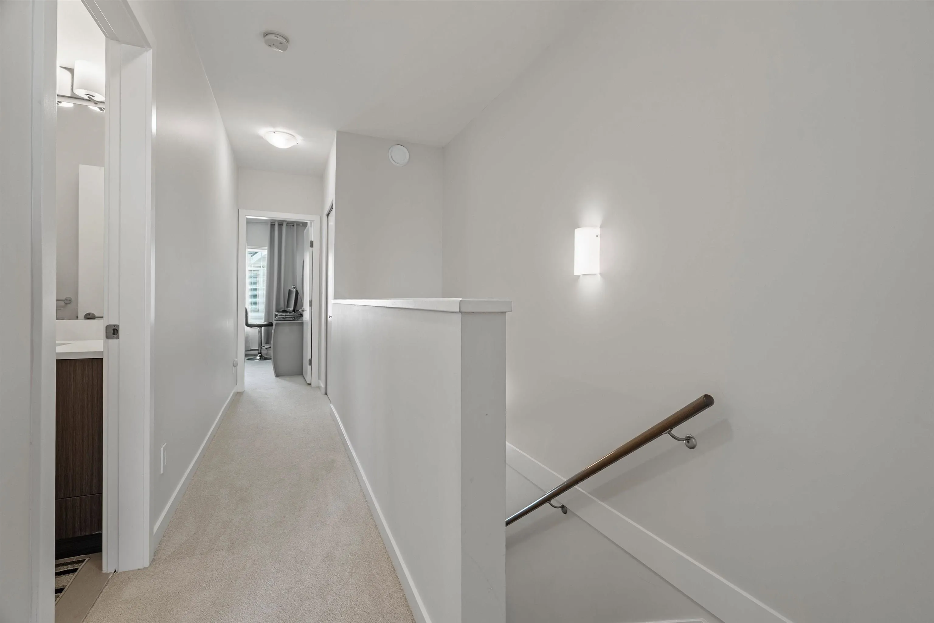 150 32633 Simon Avenue