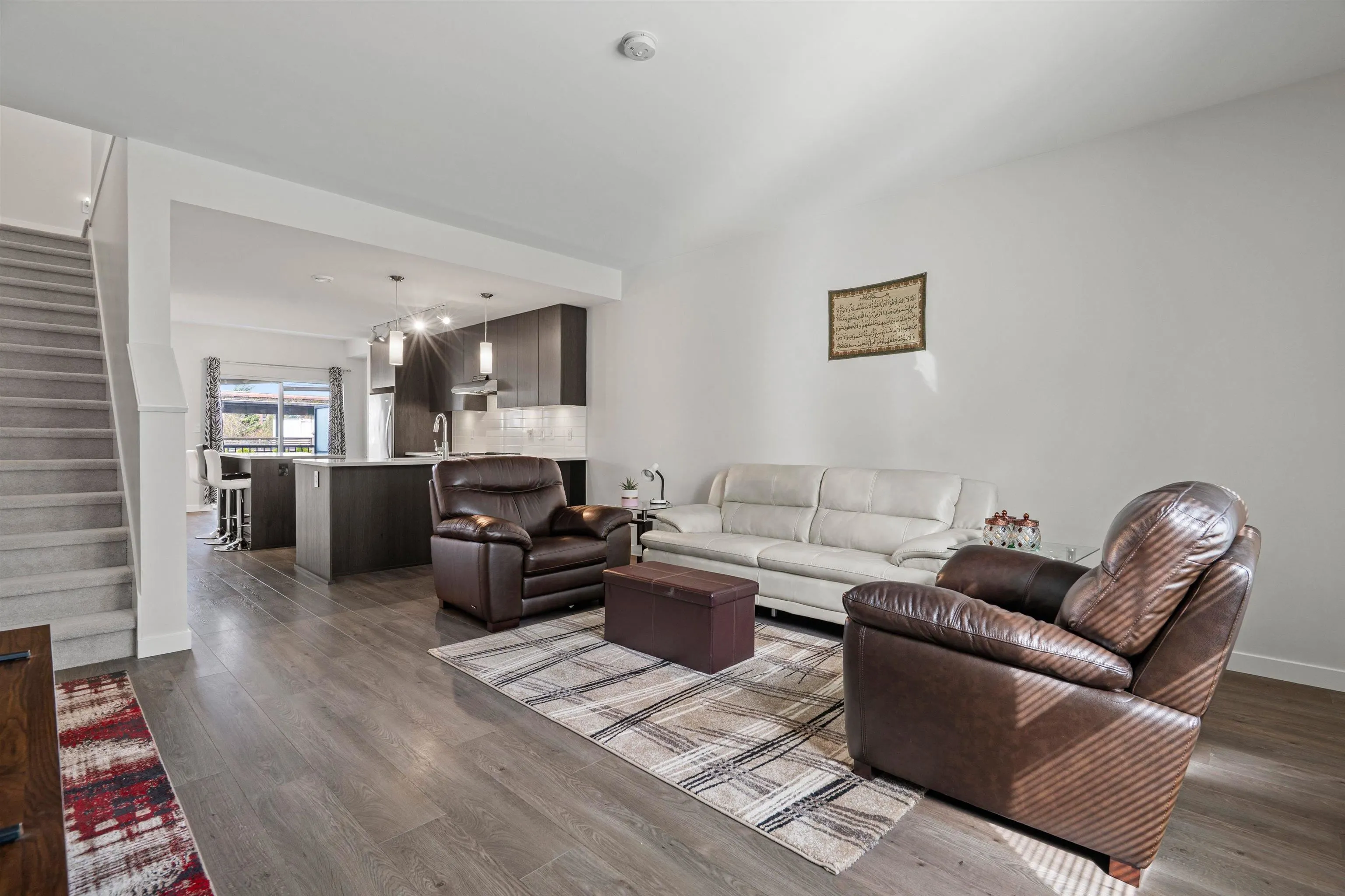 150 32633 Simon Avenue