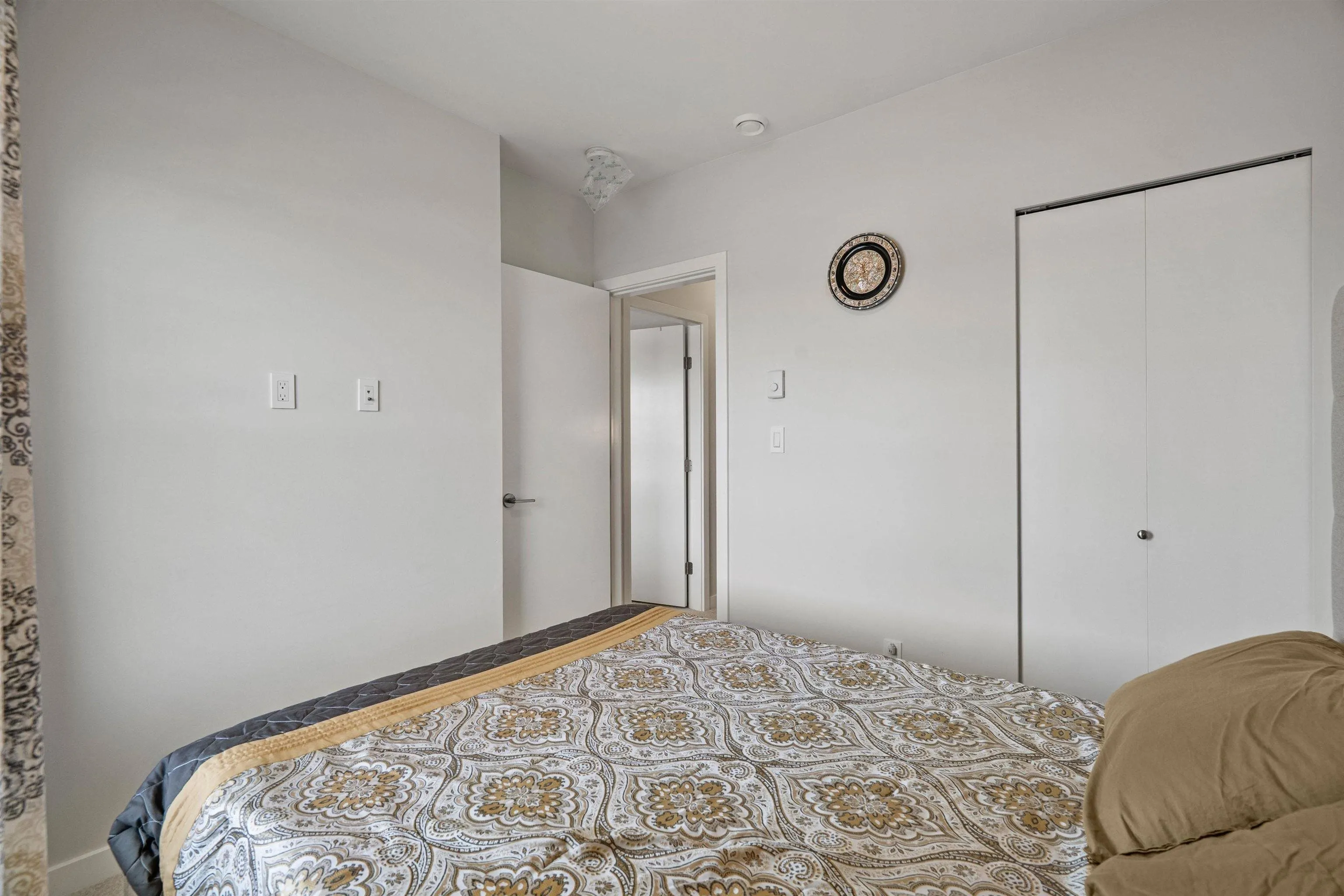 150 32633 Simon Avenue
