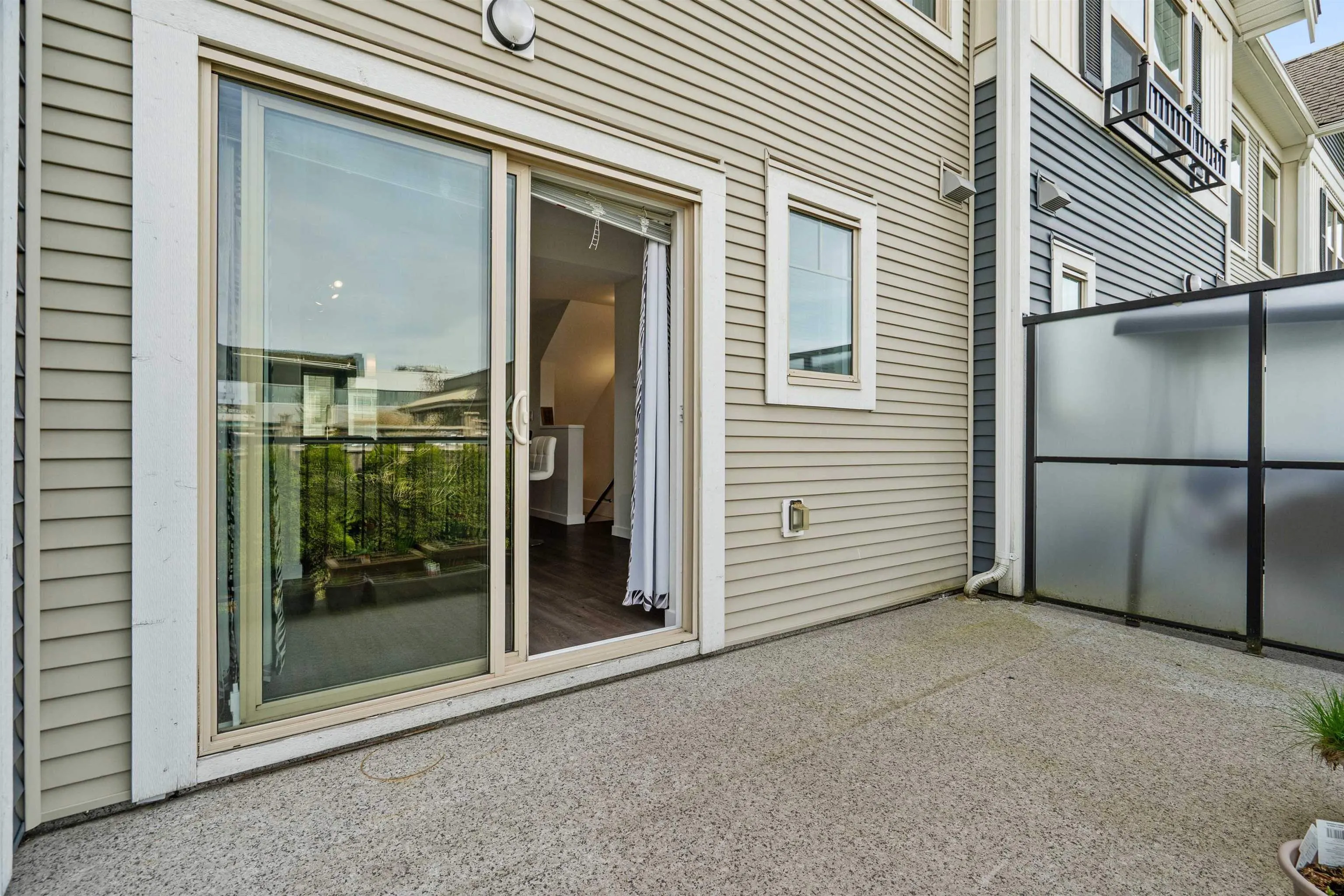 150 32633 Simon Avenue