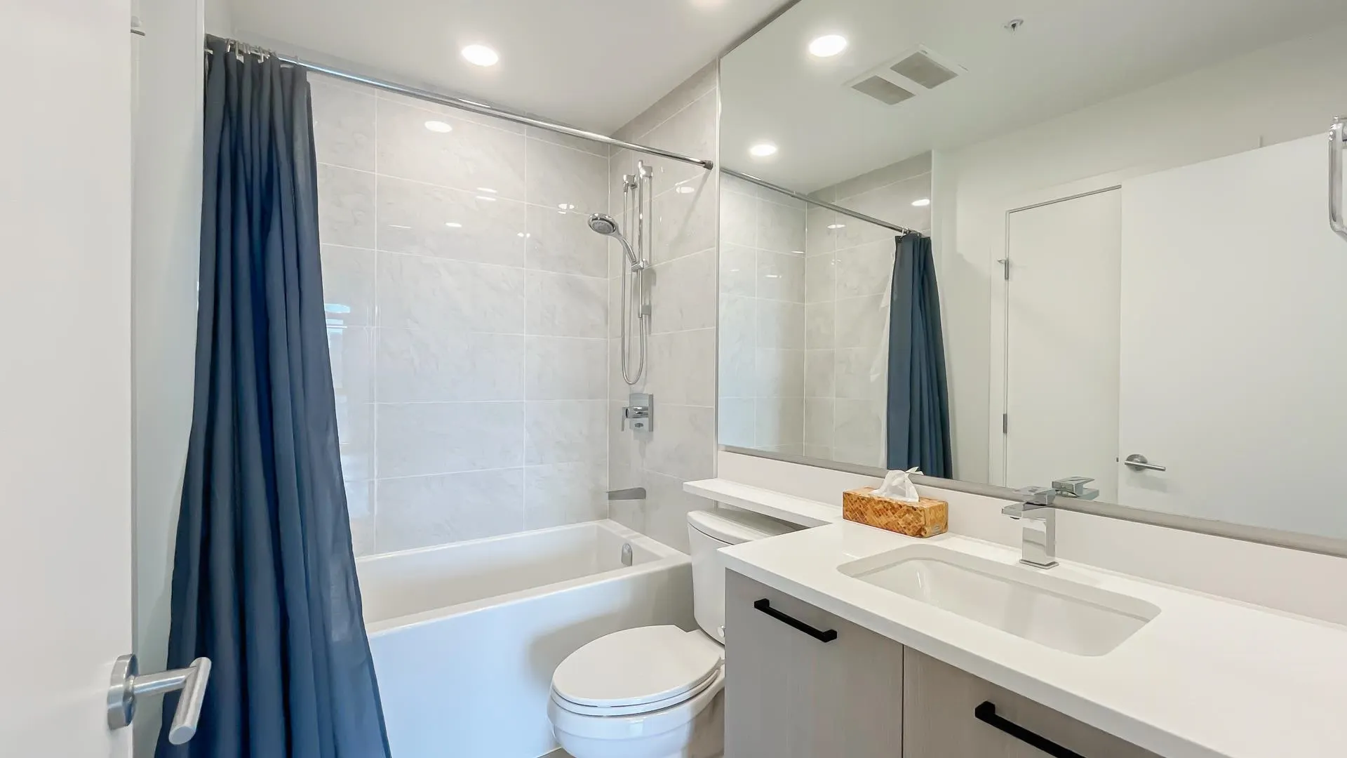 1403 555 Sydney Avenue