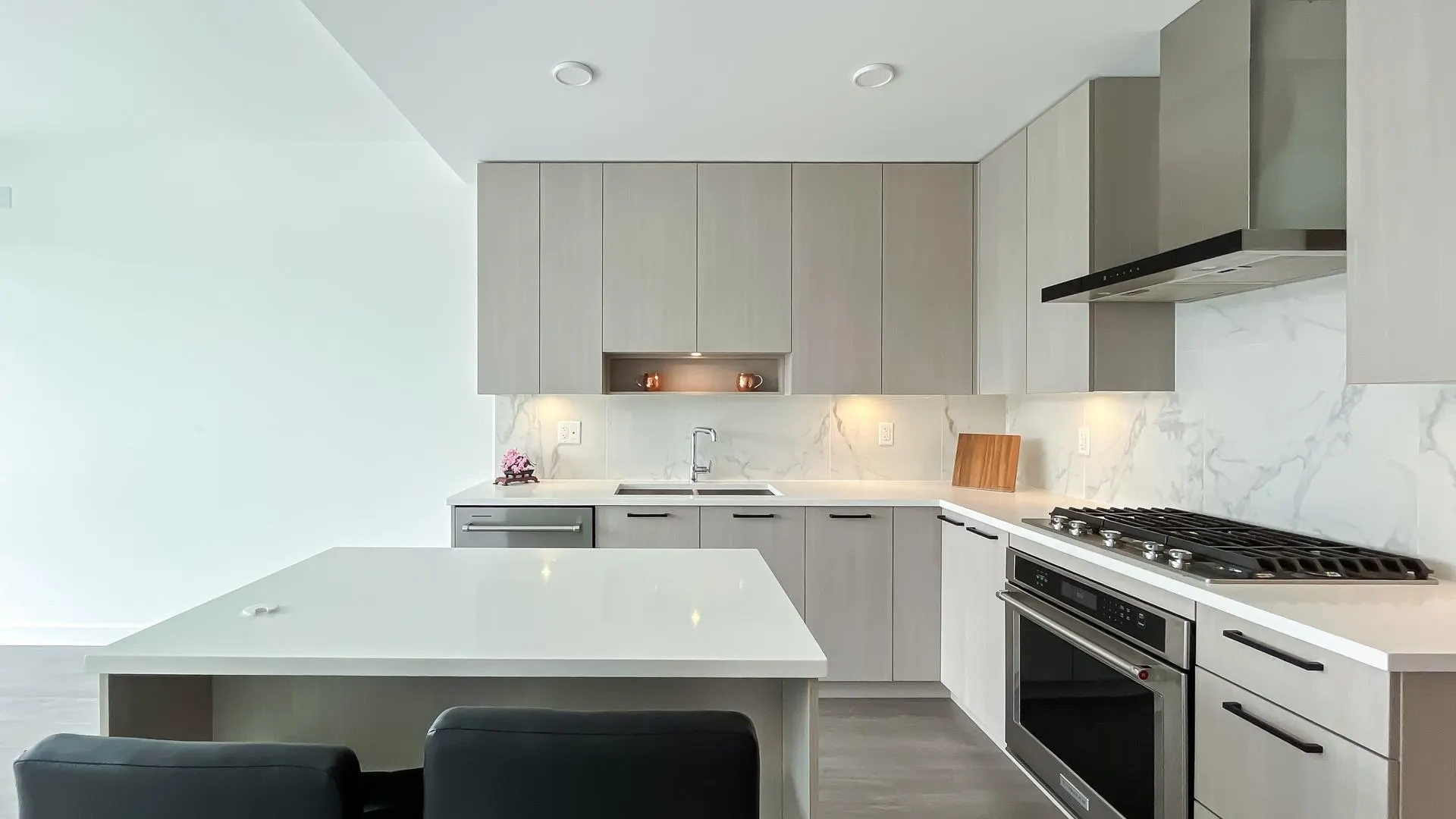 1403 555 Sydney Avenue