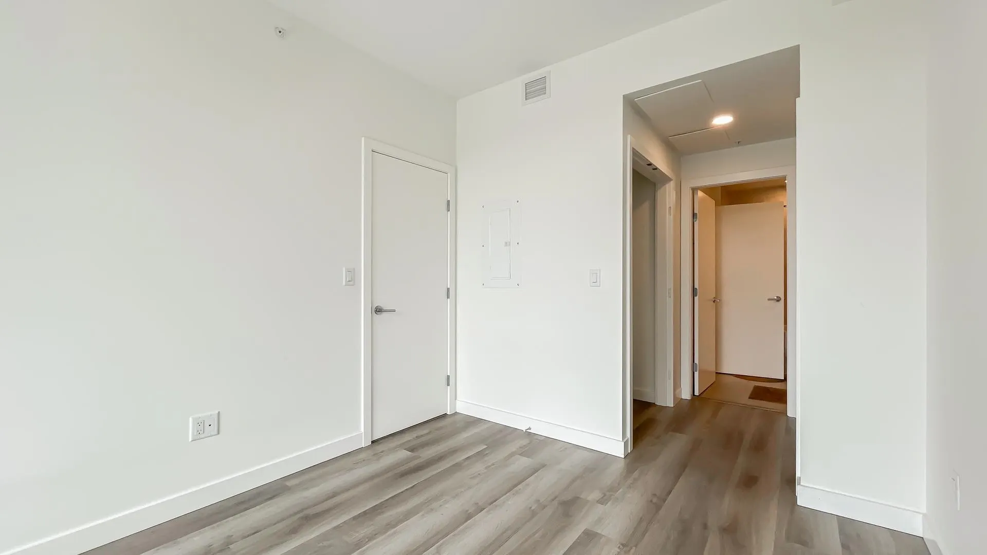 1403 555 Sydney Avenue