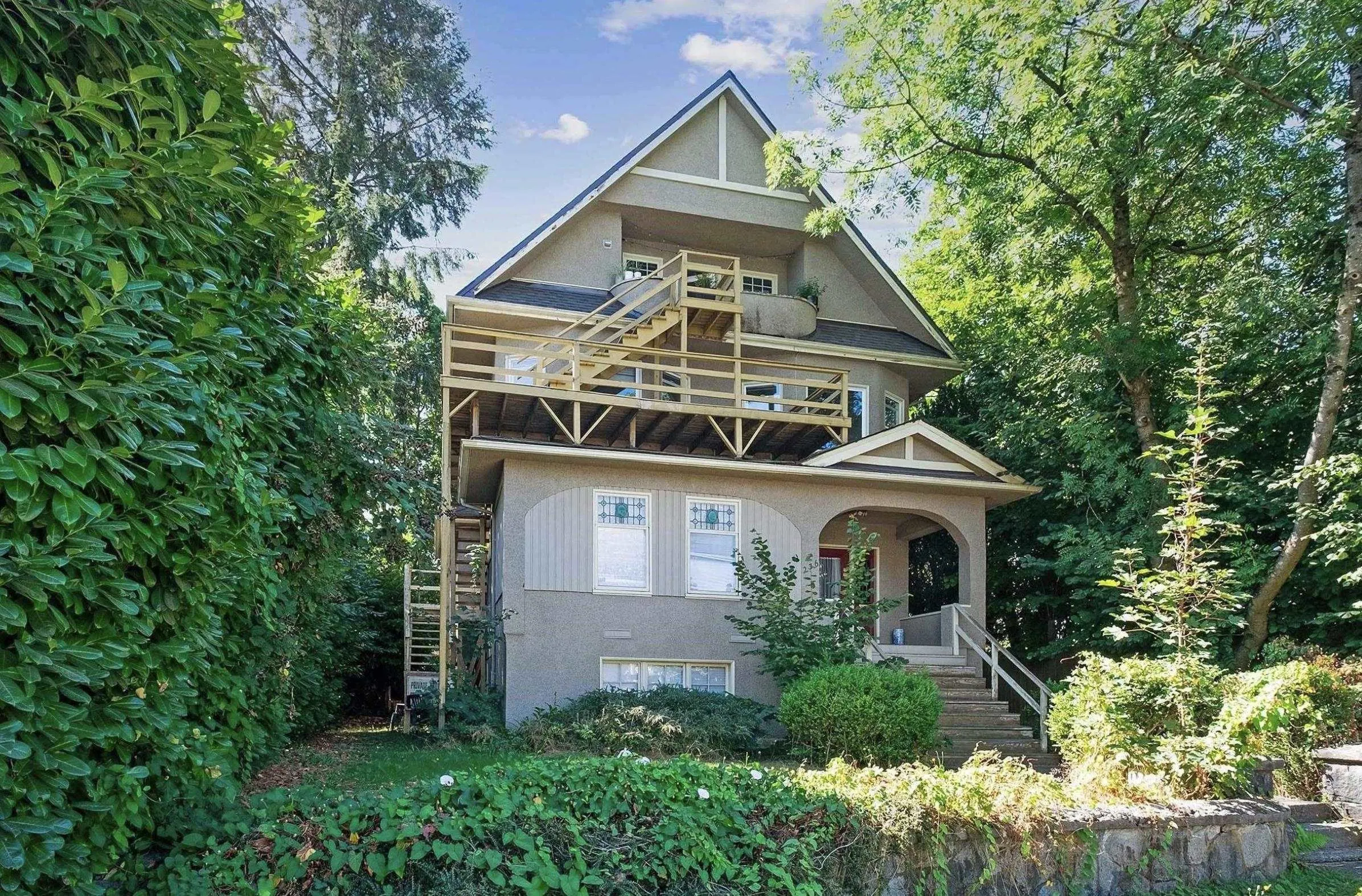 236 W 12th Avenue
