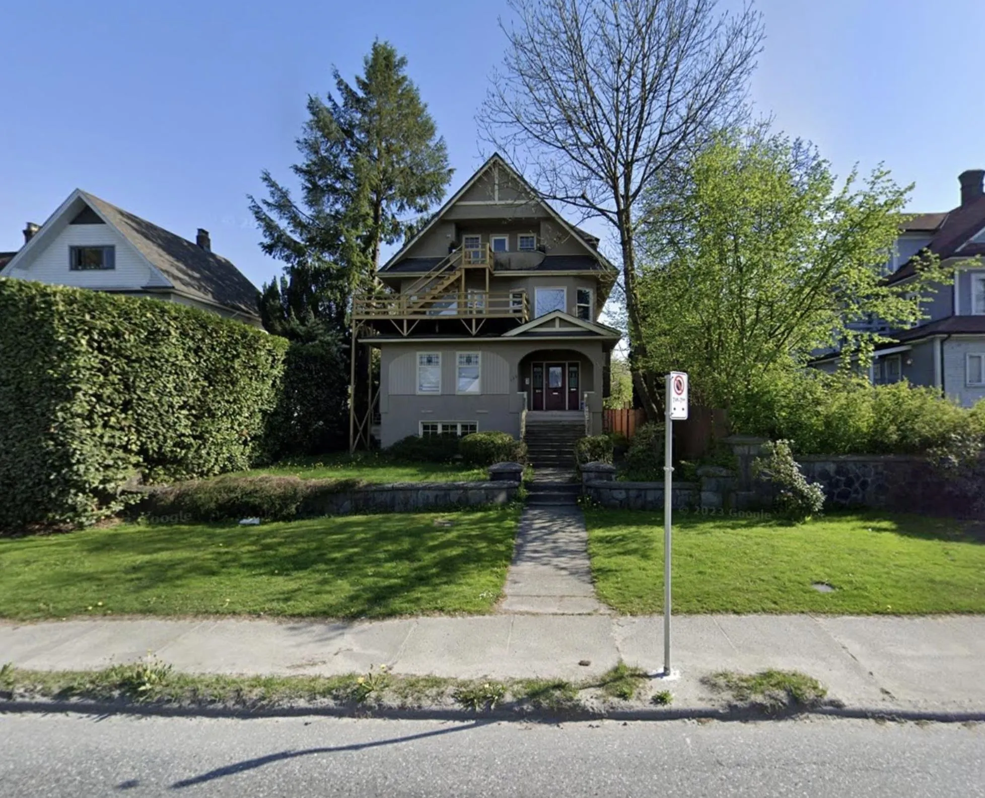 236 W 12th Avenue
