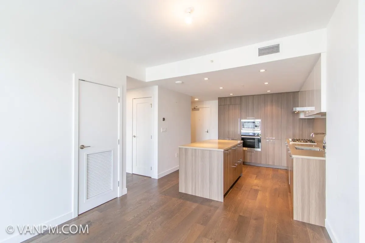 1600 8199 Capstan Way