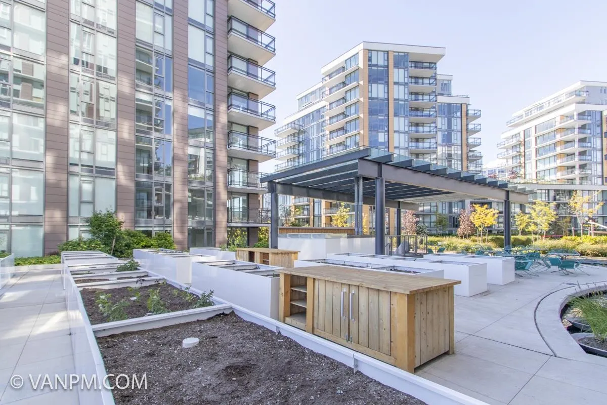 1600 8199 Capstan Way