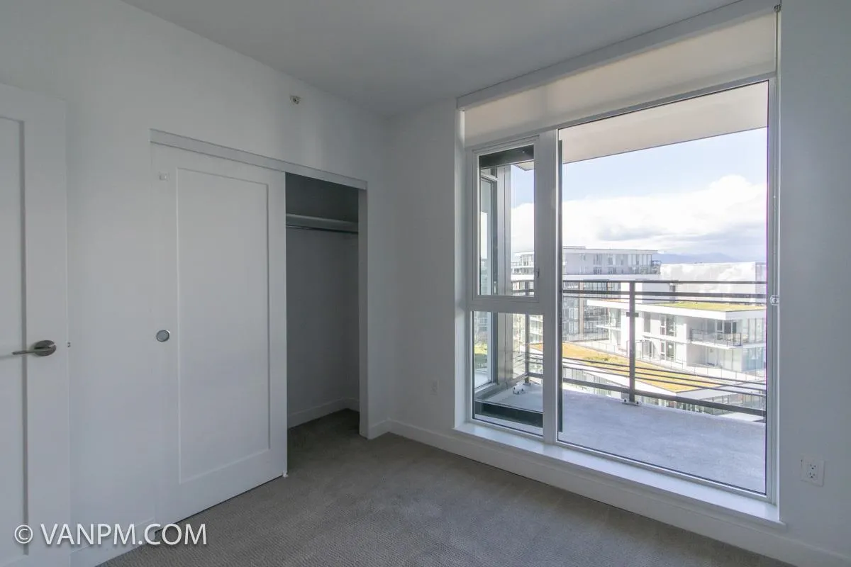 1600 8199 Capstan Way