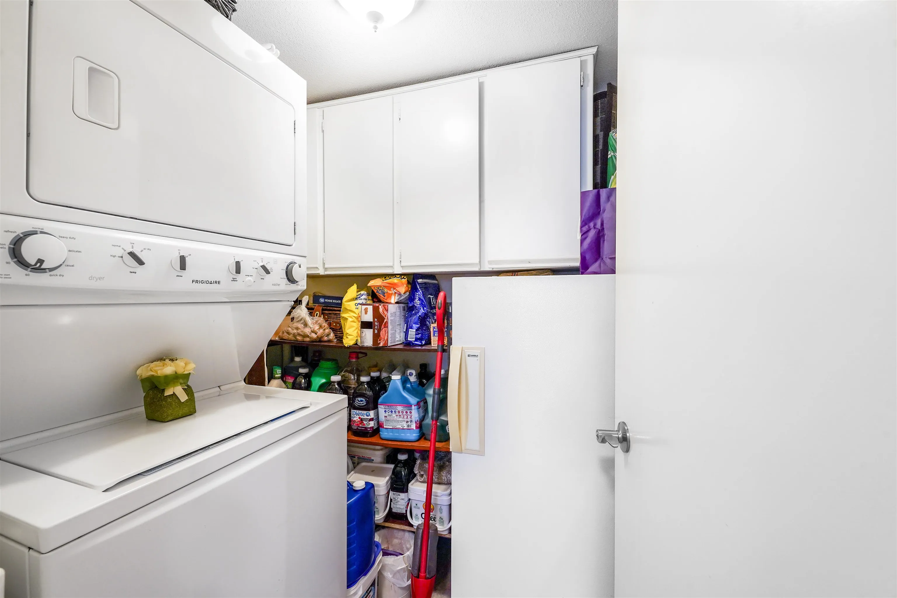883 Nairn Court