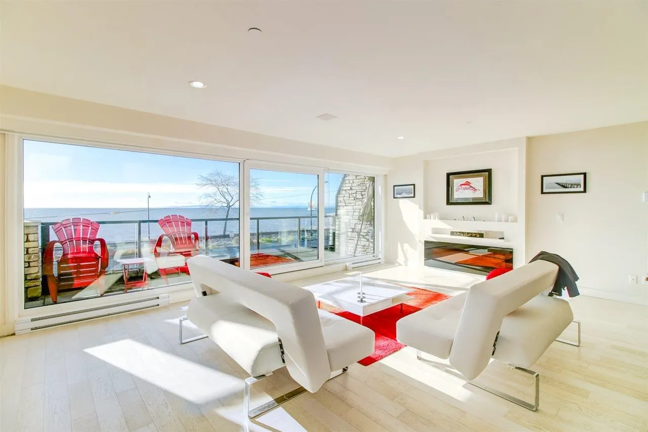 204 15581 Marine Drive