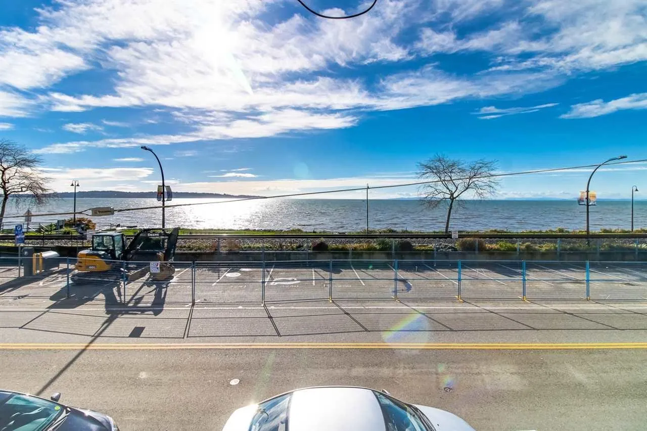 204 15581 Marine Drive