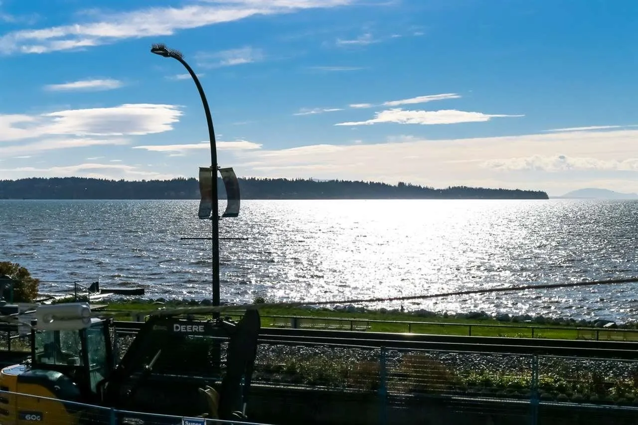 204 15581 Marine Drive
