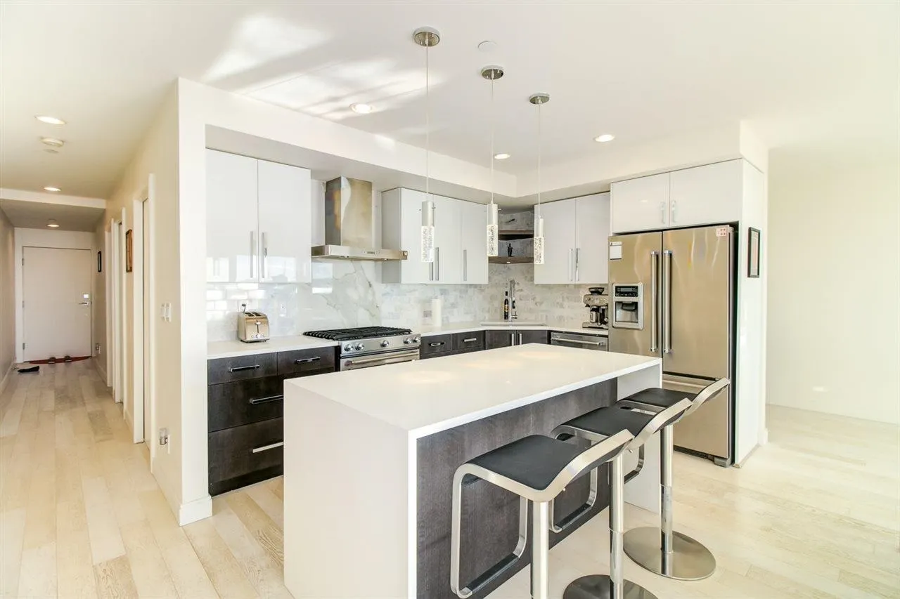 204 15581 Marine Drive