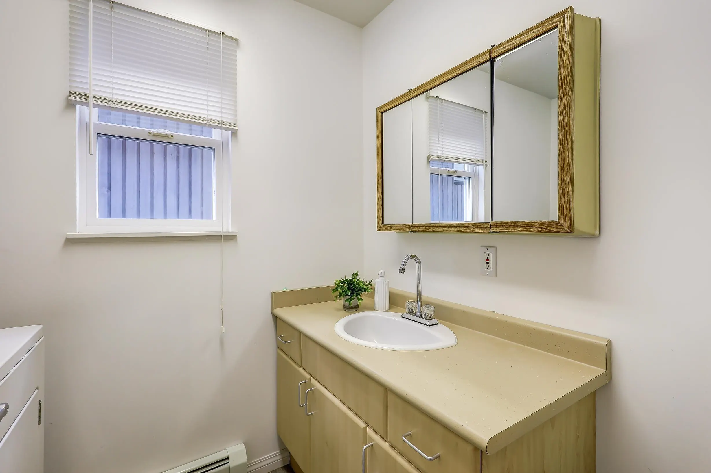 15062 Royal Avenue