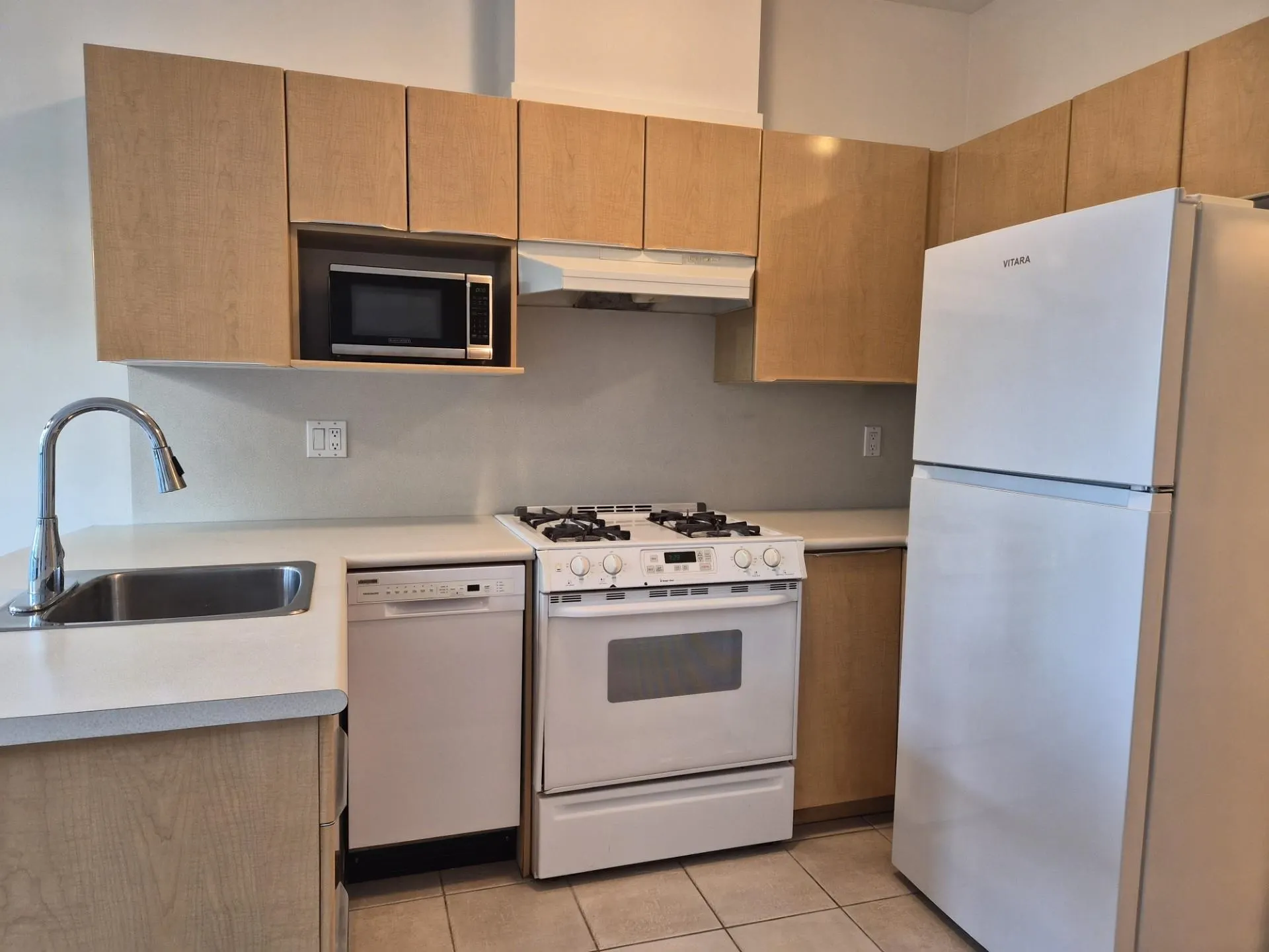 806 1239 W Georgia Street