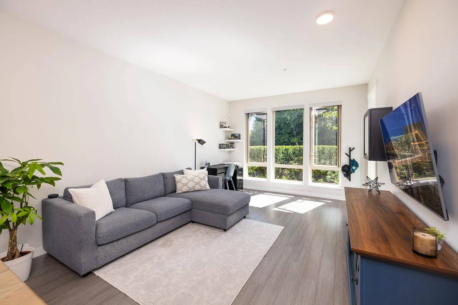 109 2632 Library Lane