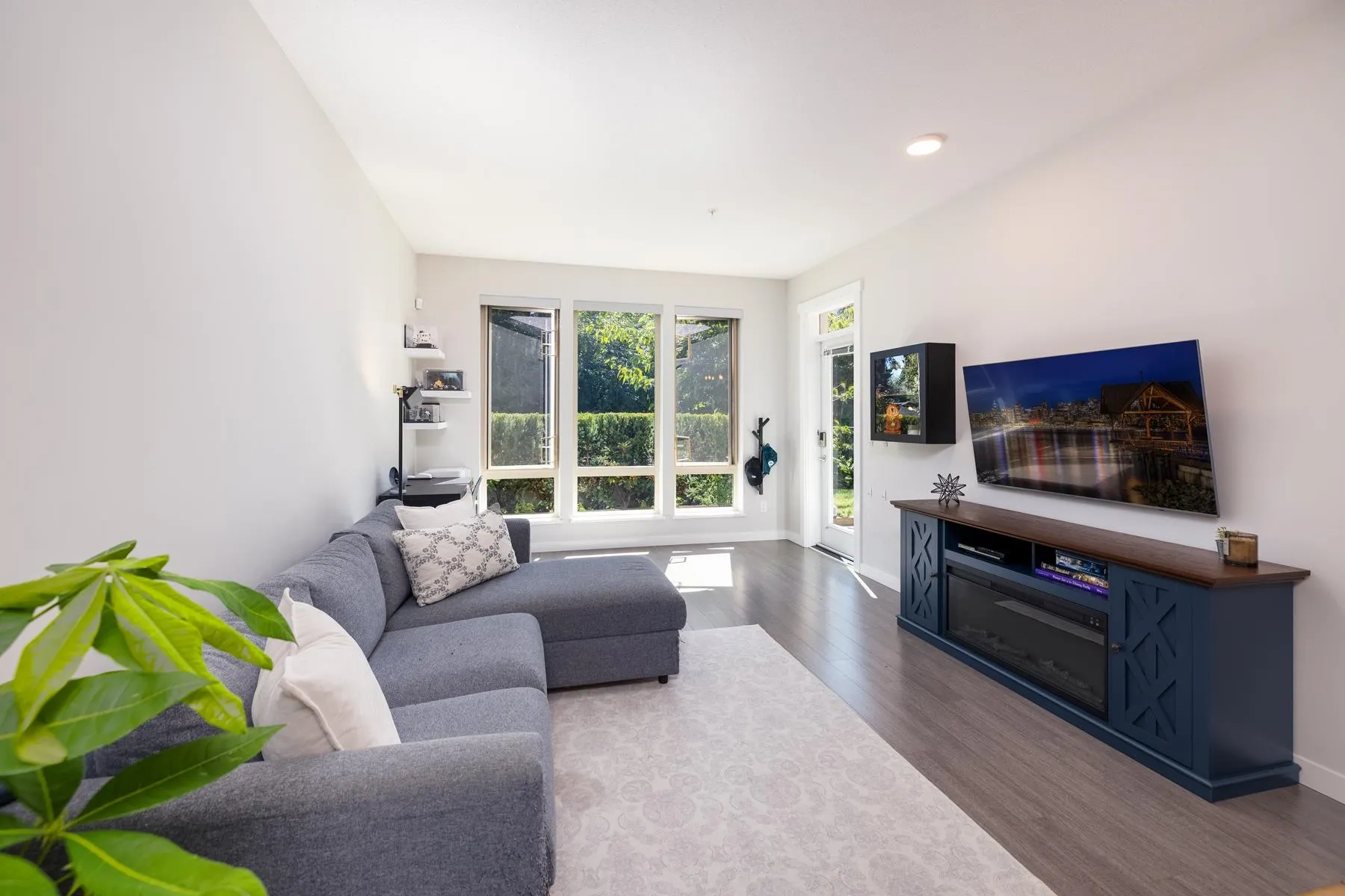 109 2632 Library Lane