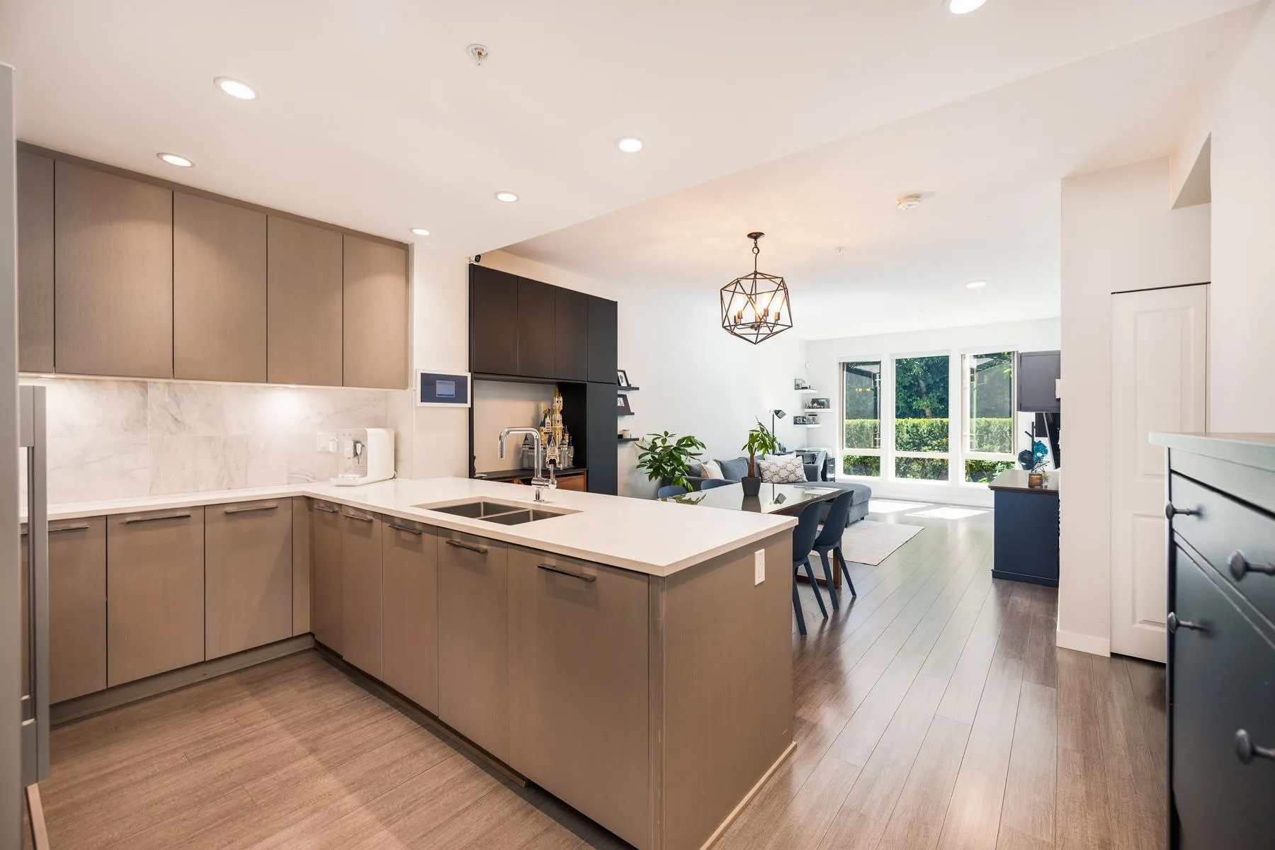 109 2632 Library Lane