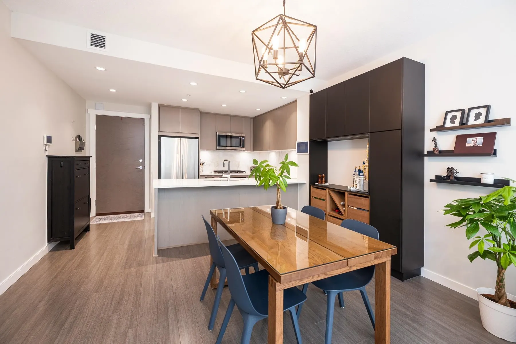 109 2632 Library Lane