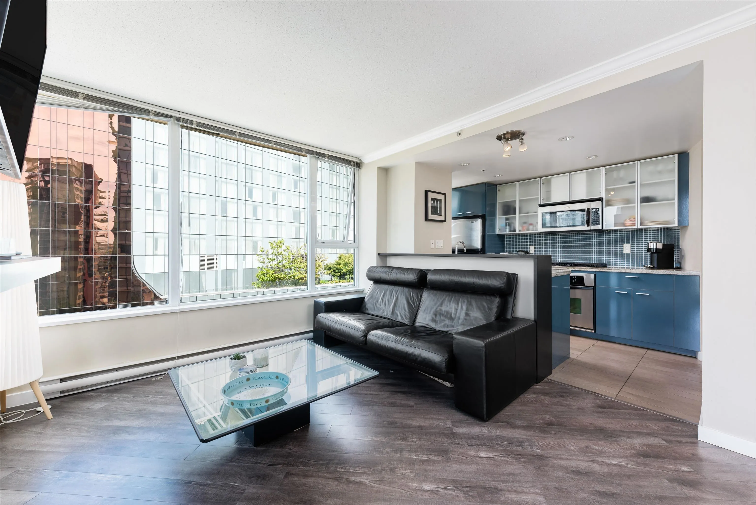 1606 33 Smithe Street