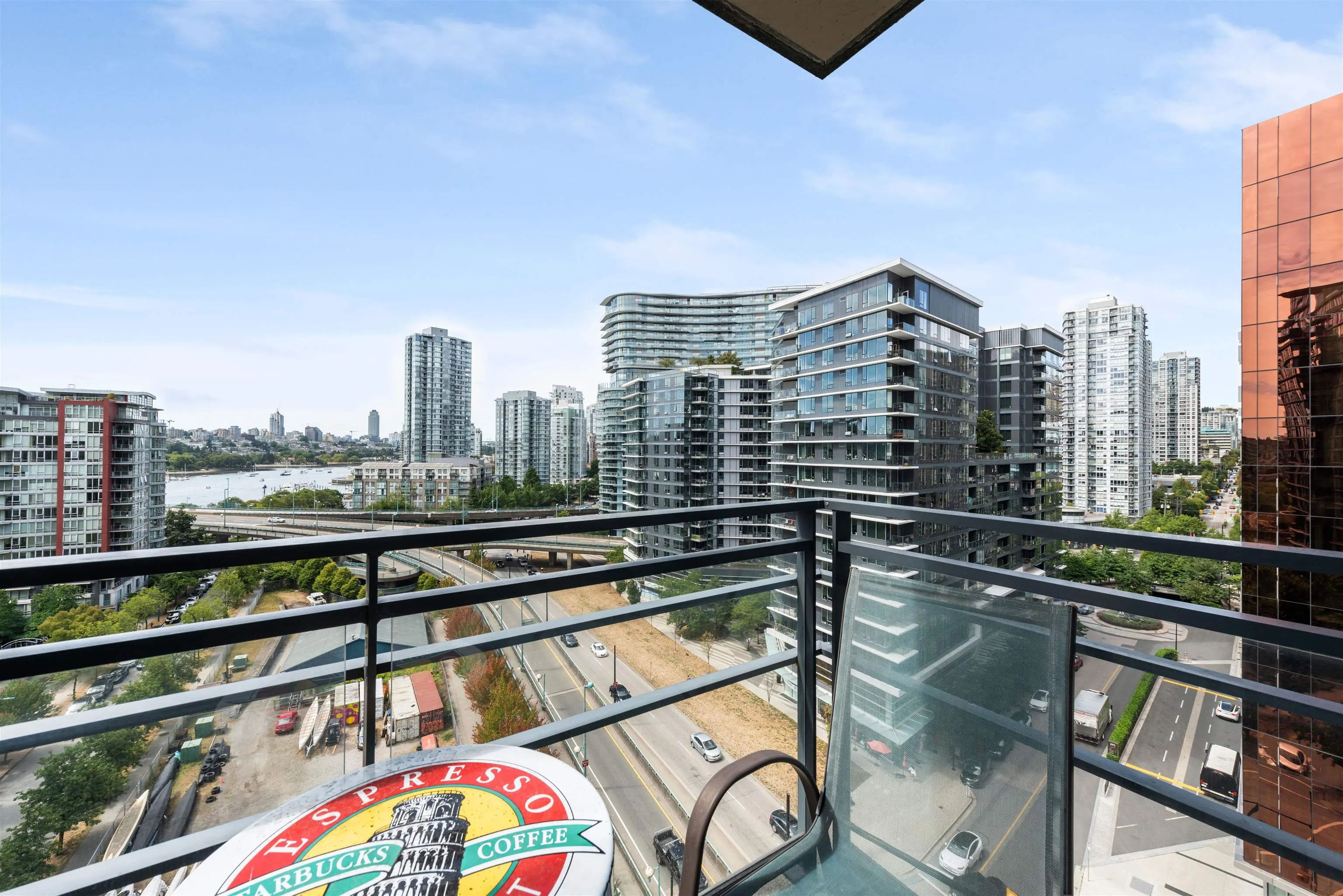 1606 33 Smithe Street