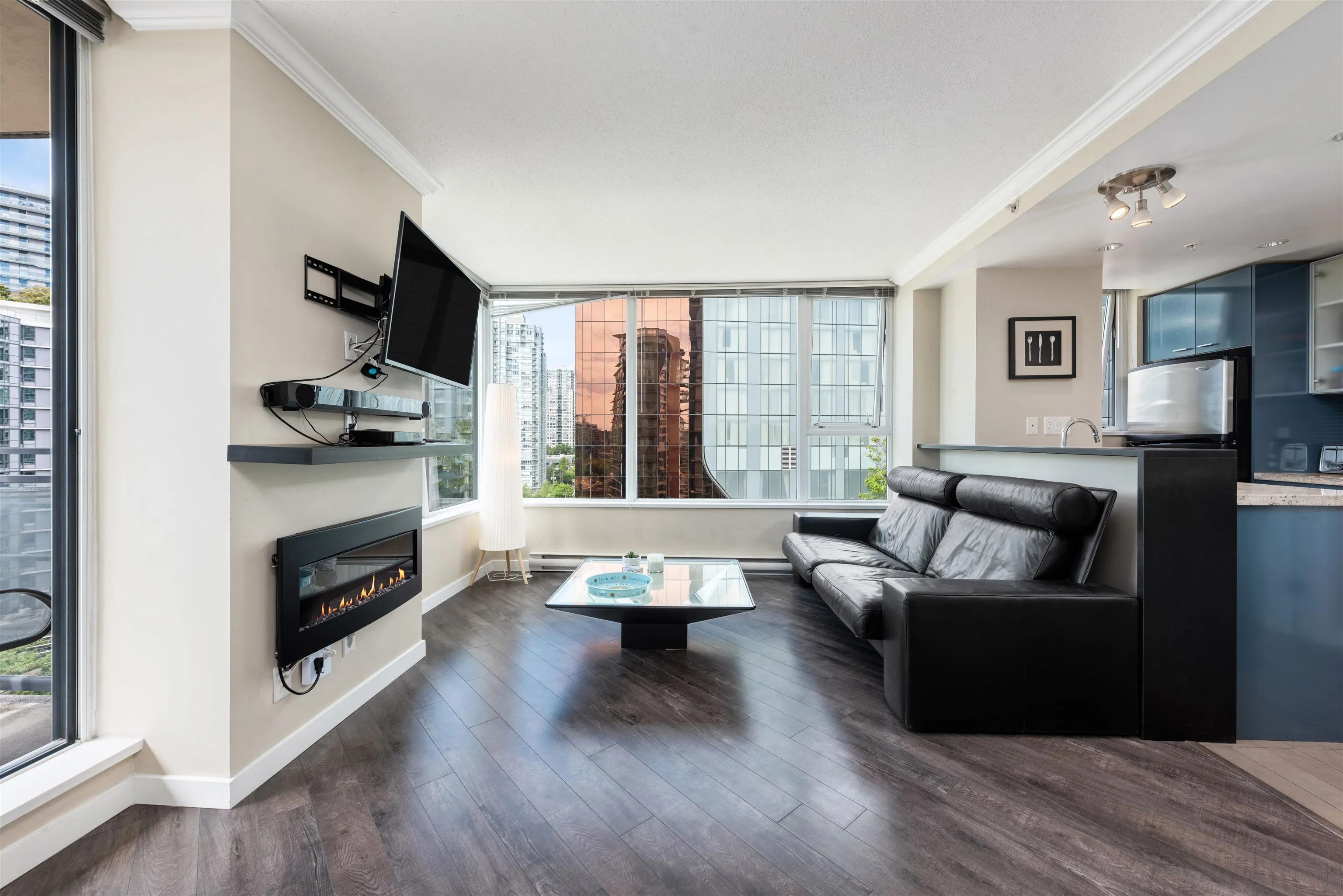 1606 33 Smithe Street