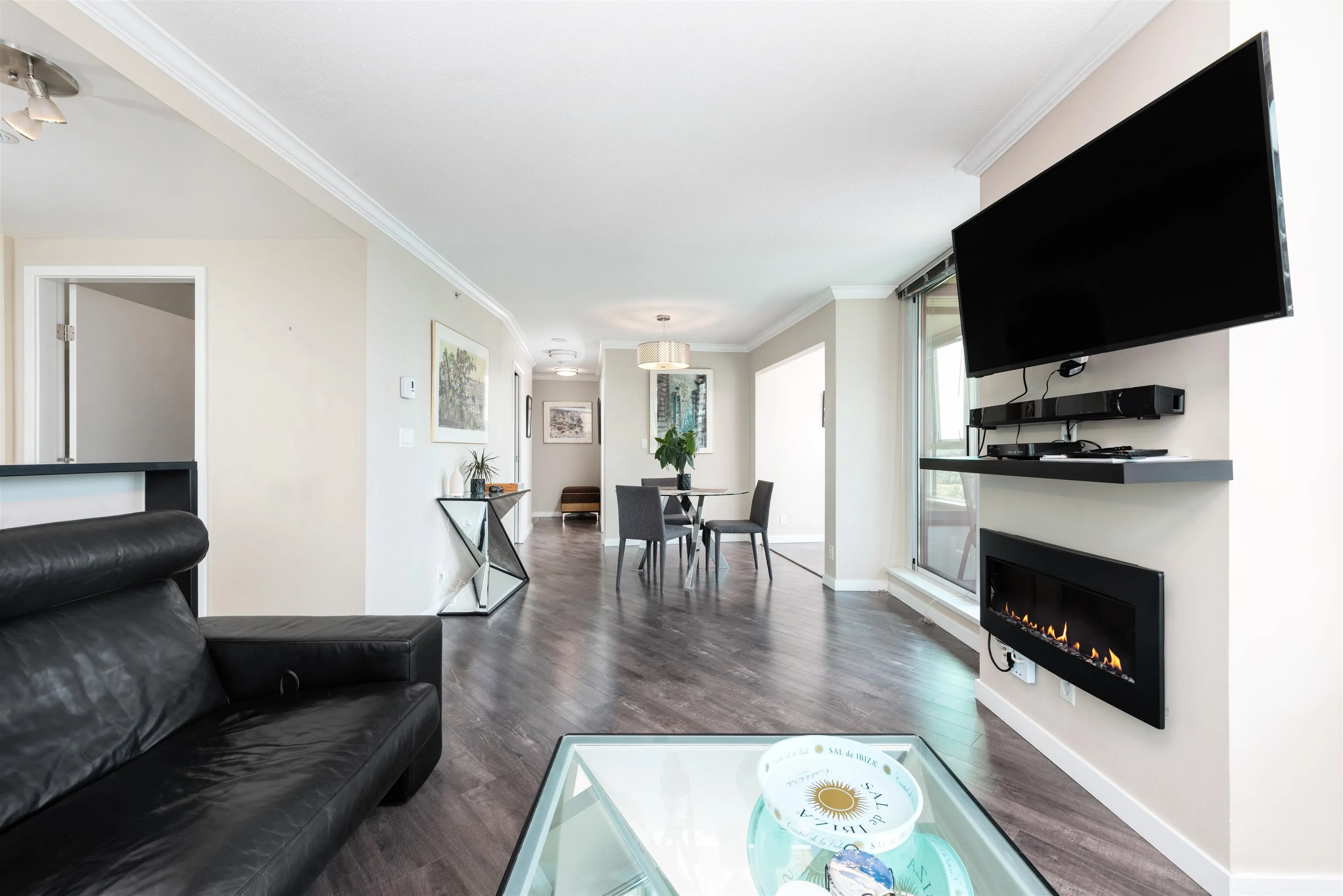 1606 33 Smithe Street