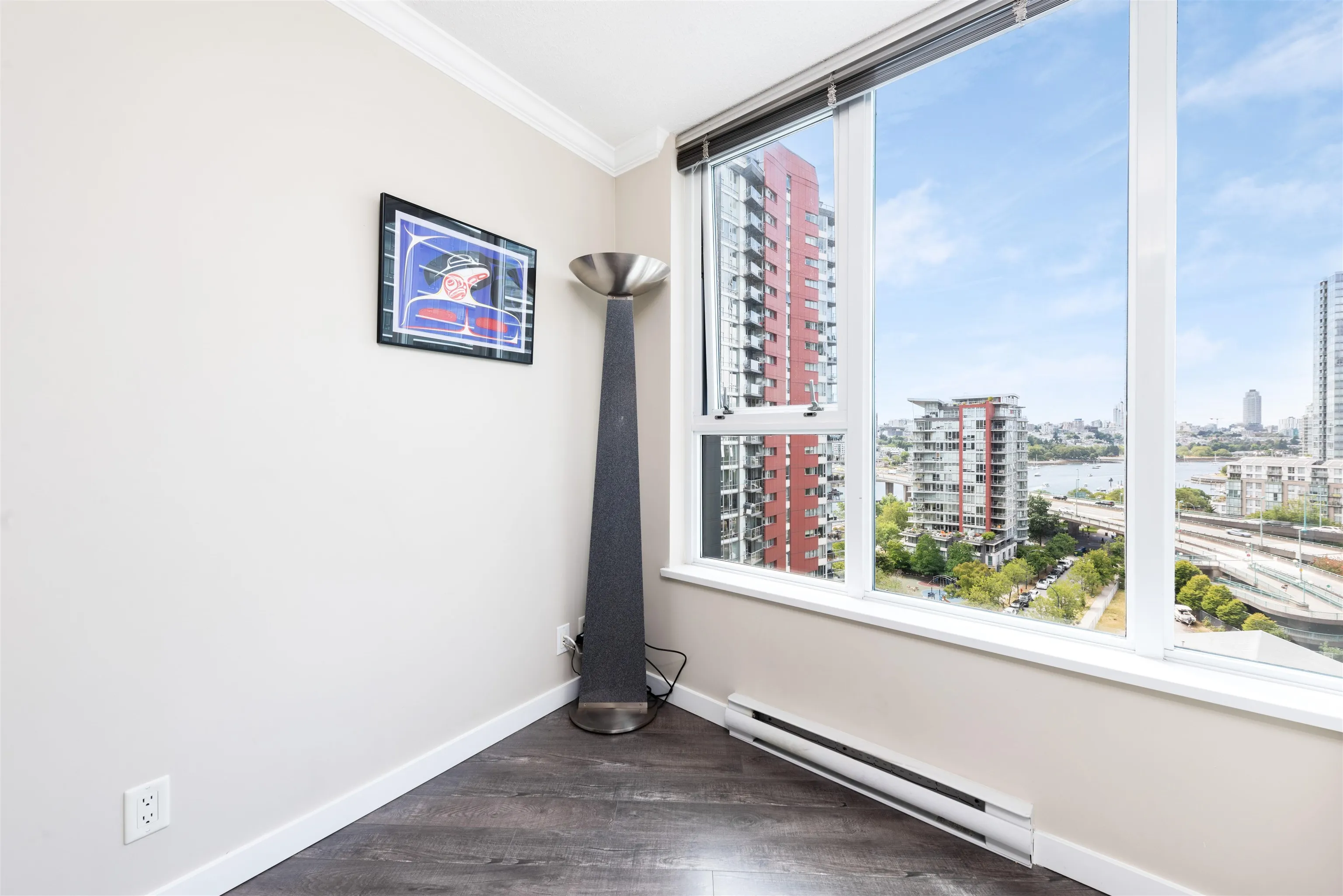 1606 33 Smithe Street