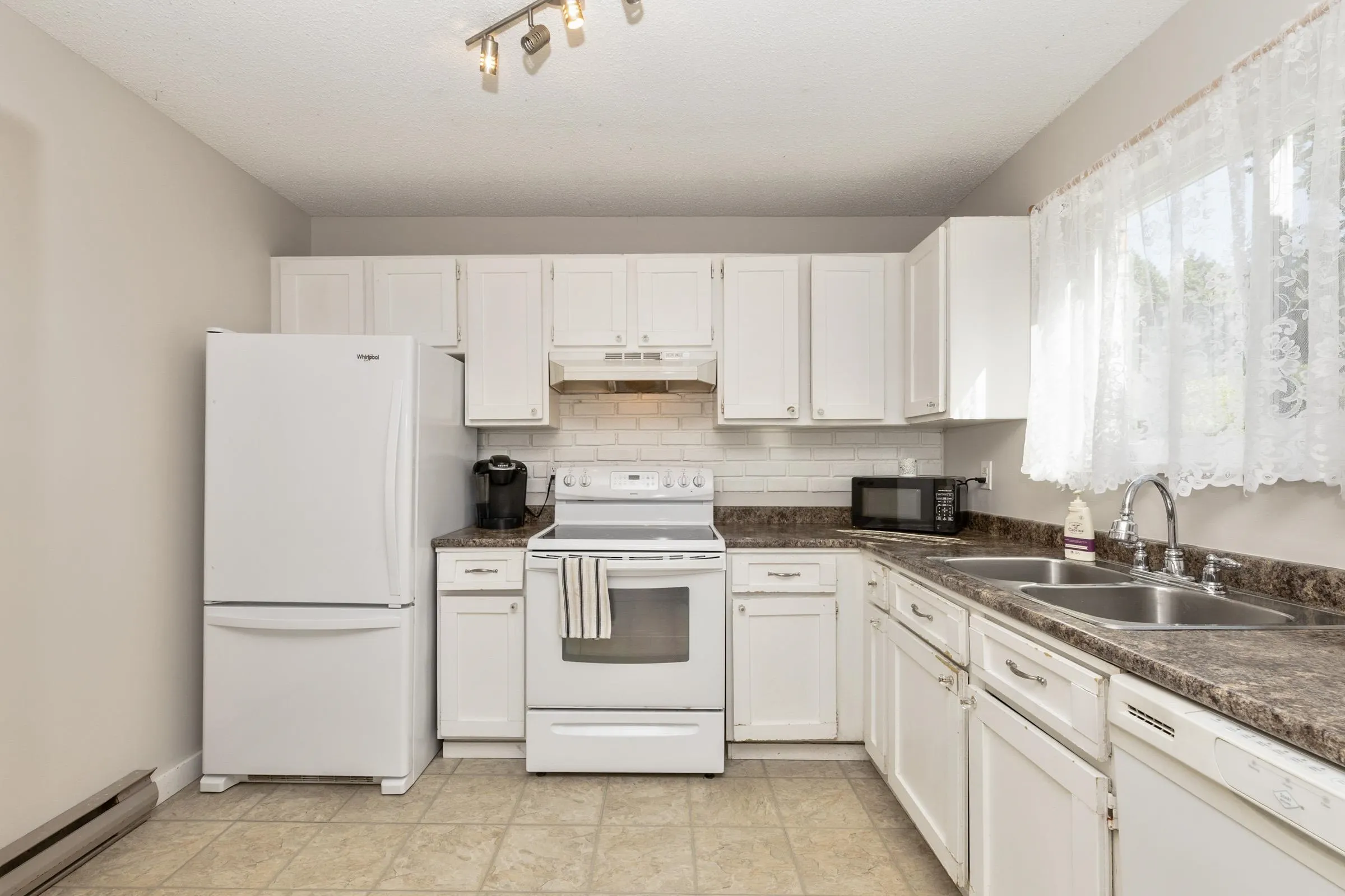 12123 Schmidt Crescent