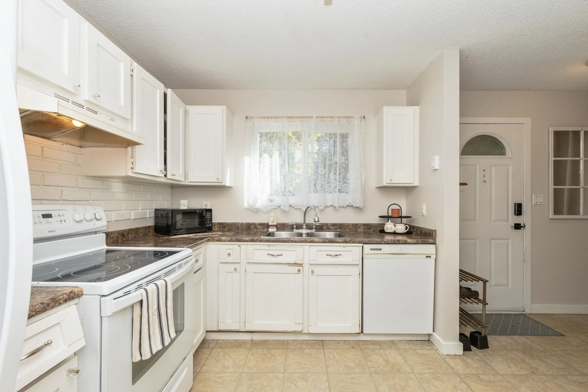12123 Schmidt Crescent