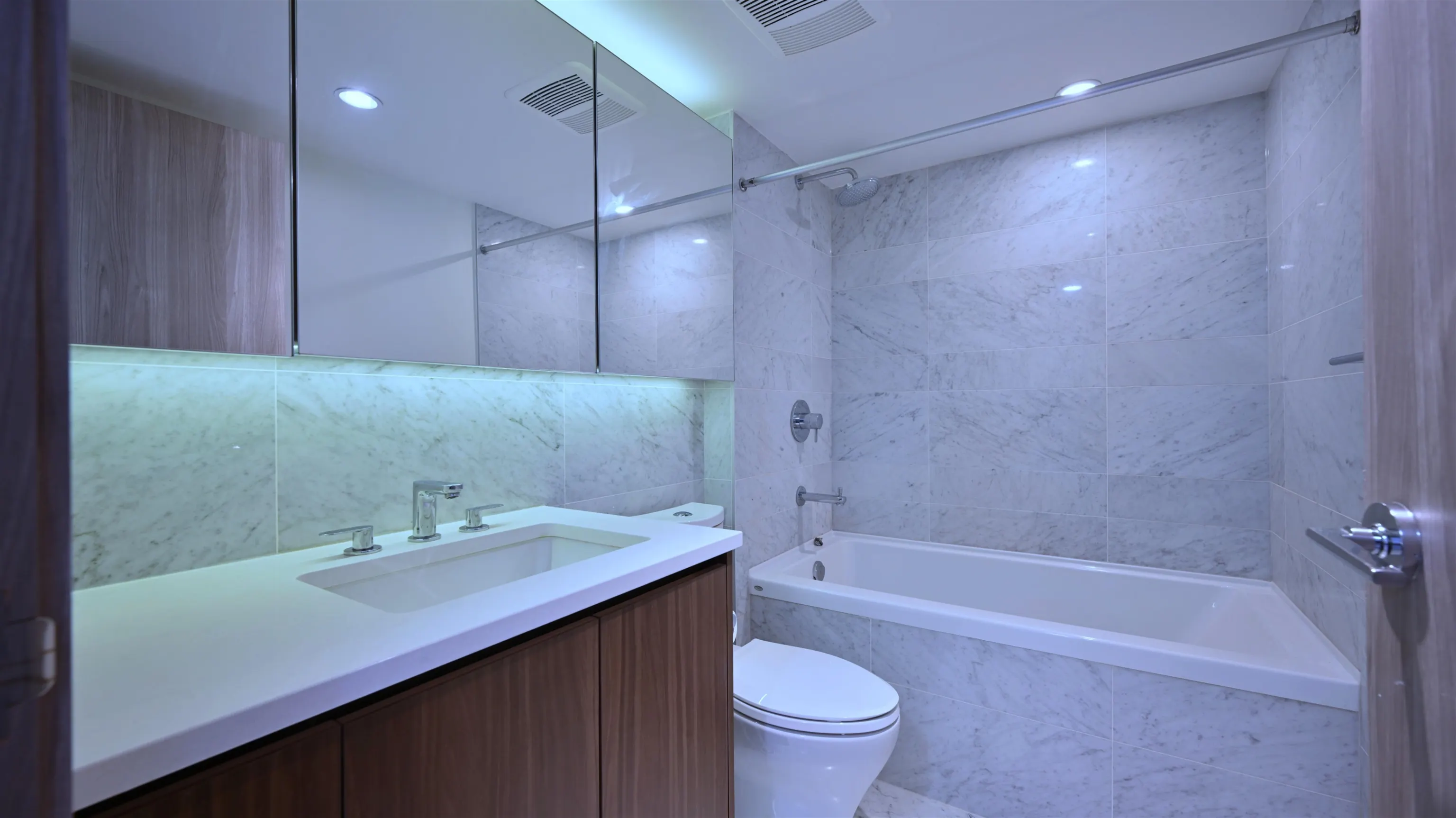 1608 8800 Hazelbridge Way