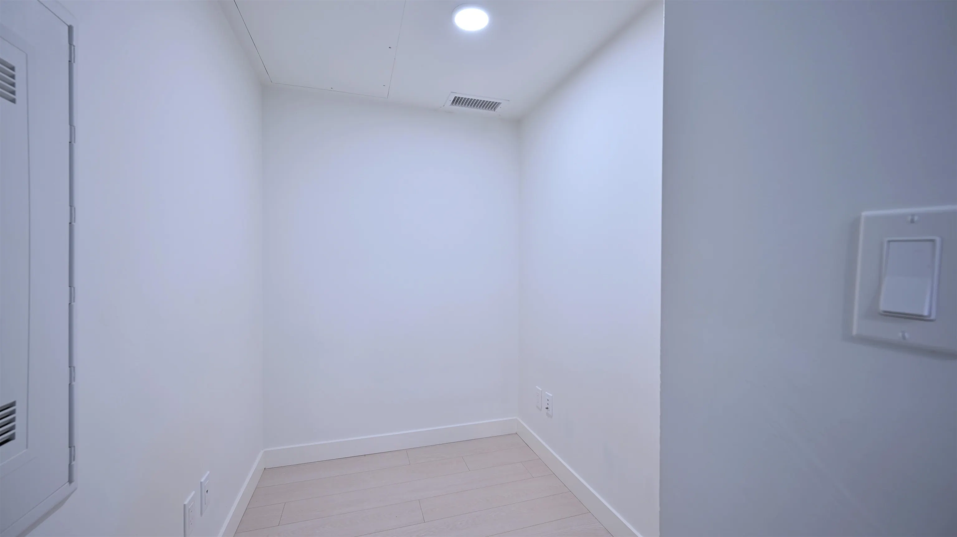 1608 8800 Hazelbridge Way