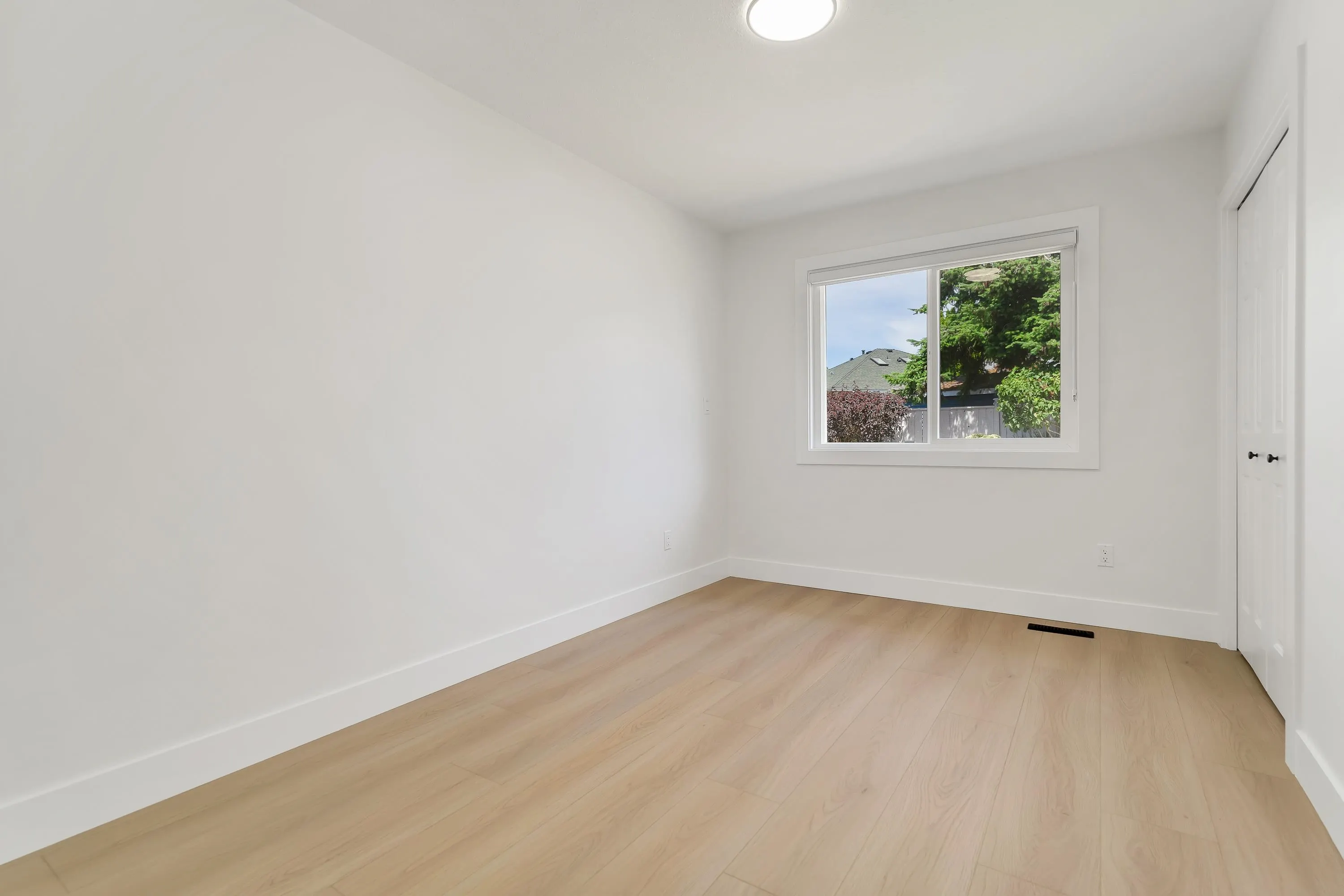 14097 16a Avenue