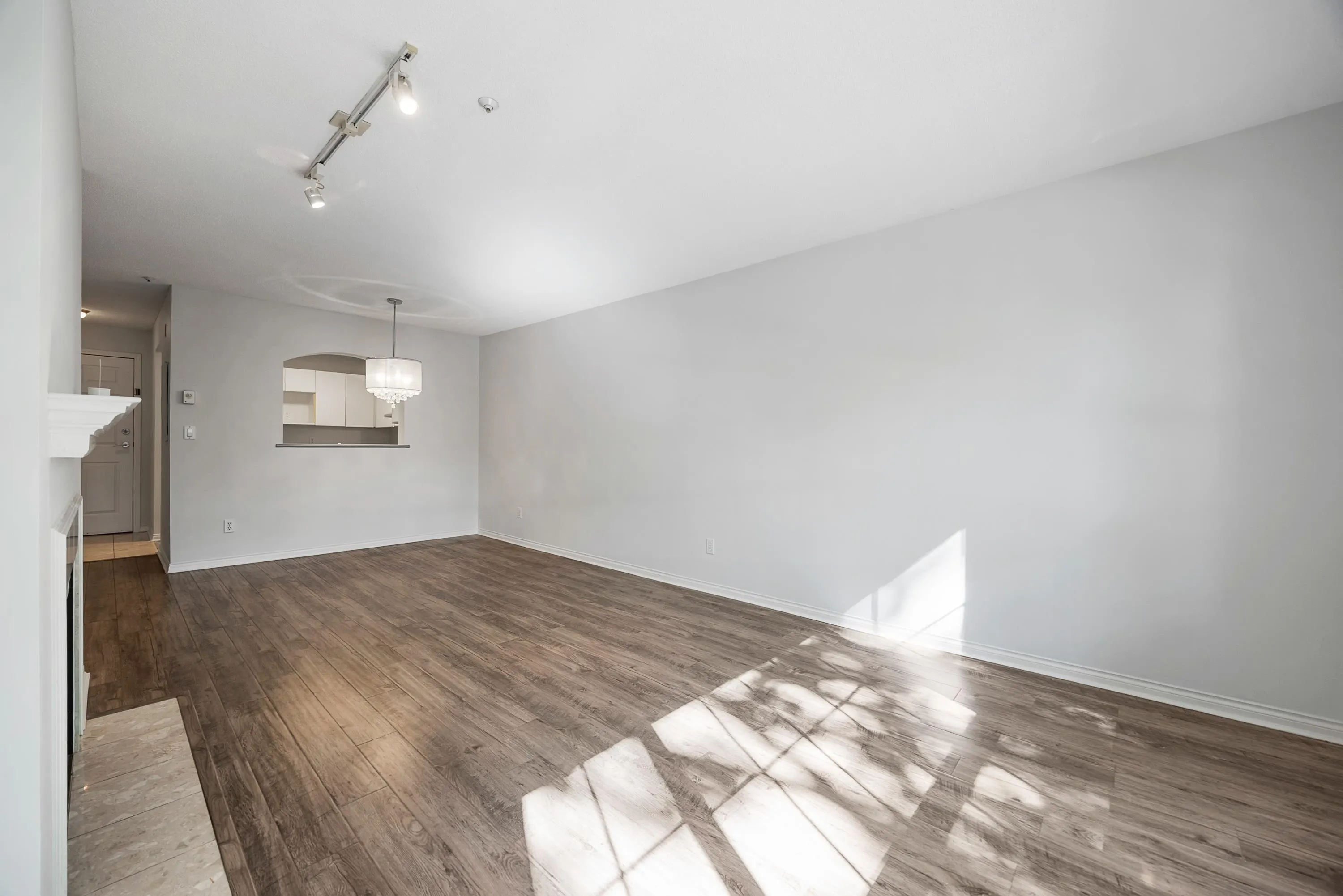 206 2990 Princess Crescent