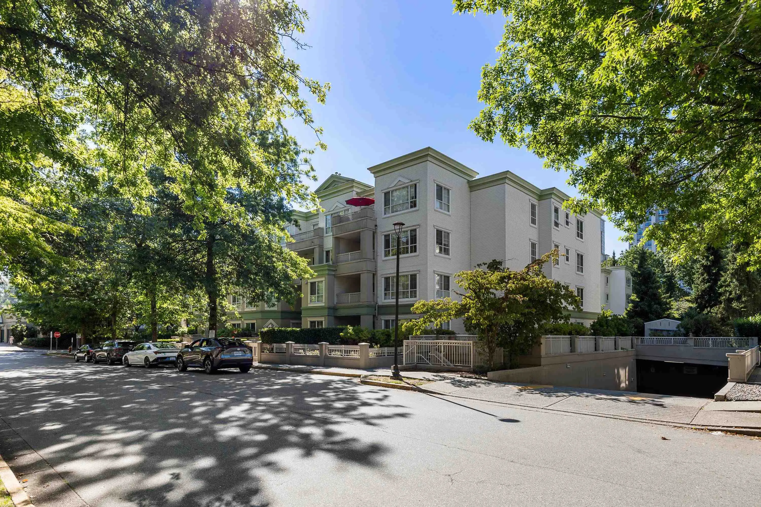 206 2990 Princess Crescent