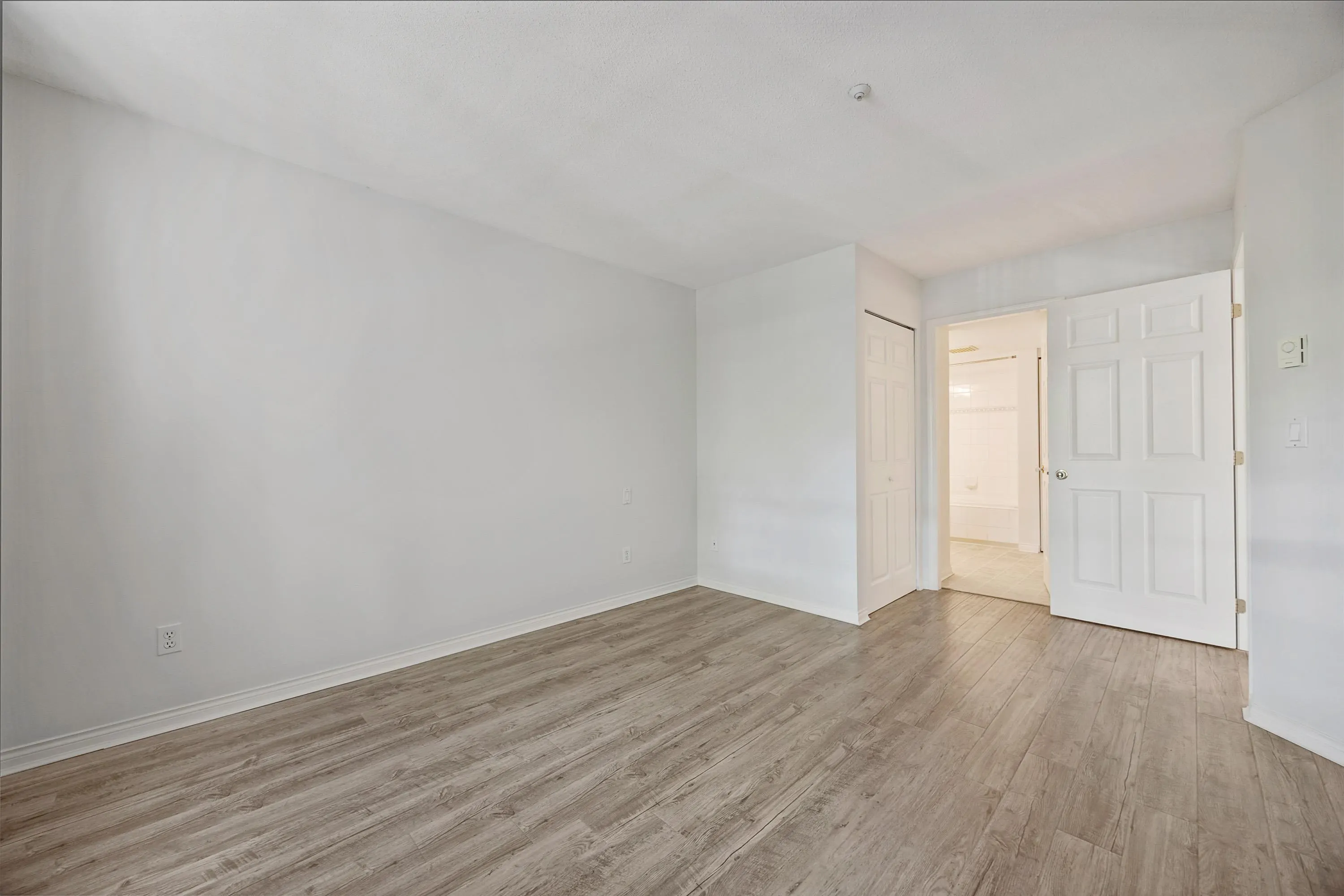 206 2990 Princess Crescent