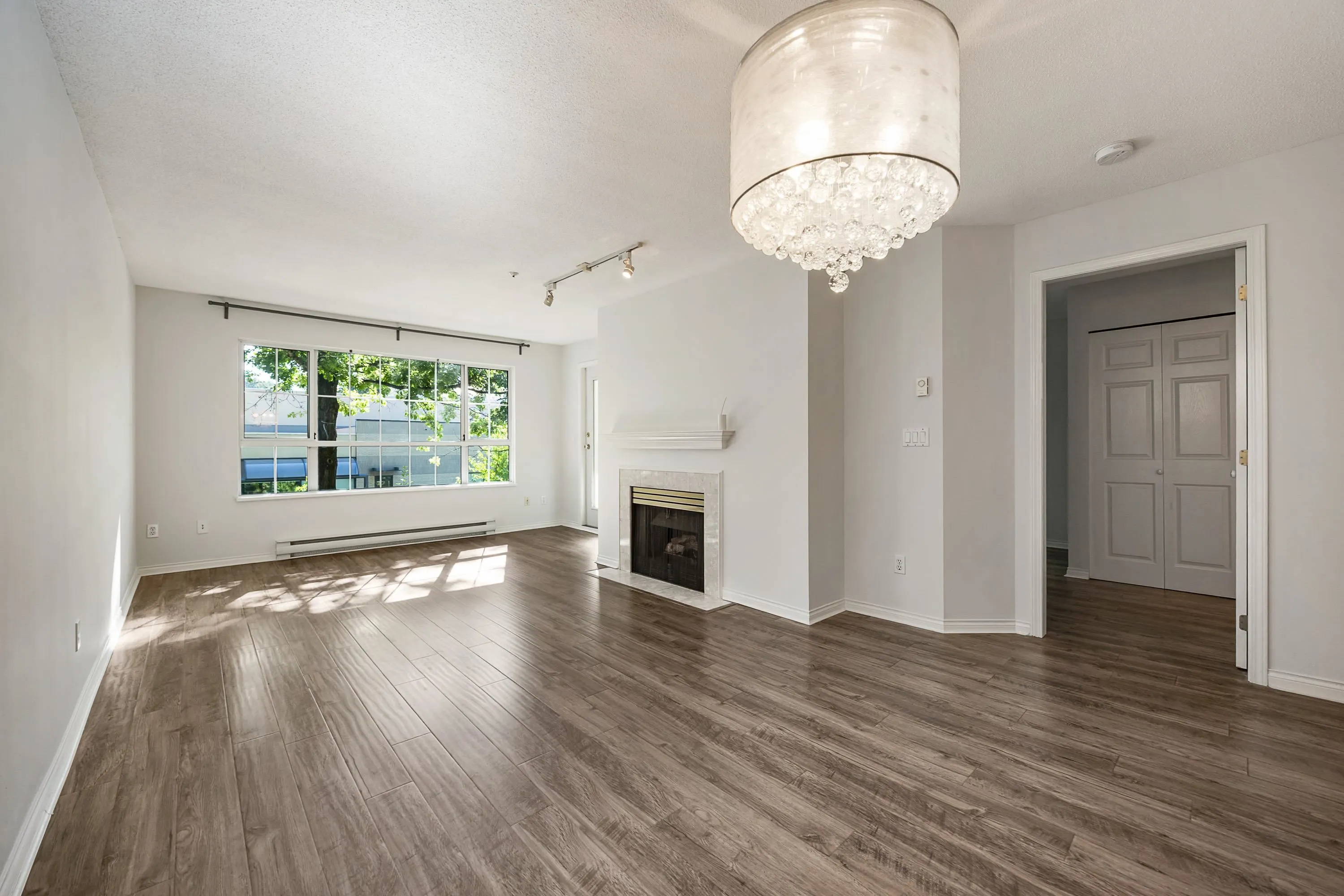 206 2990 Princess Crescent