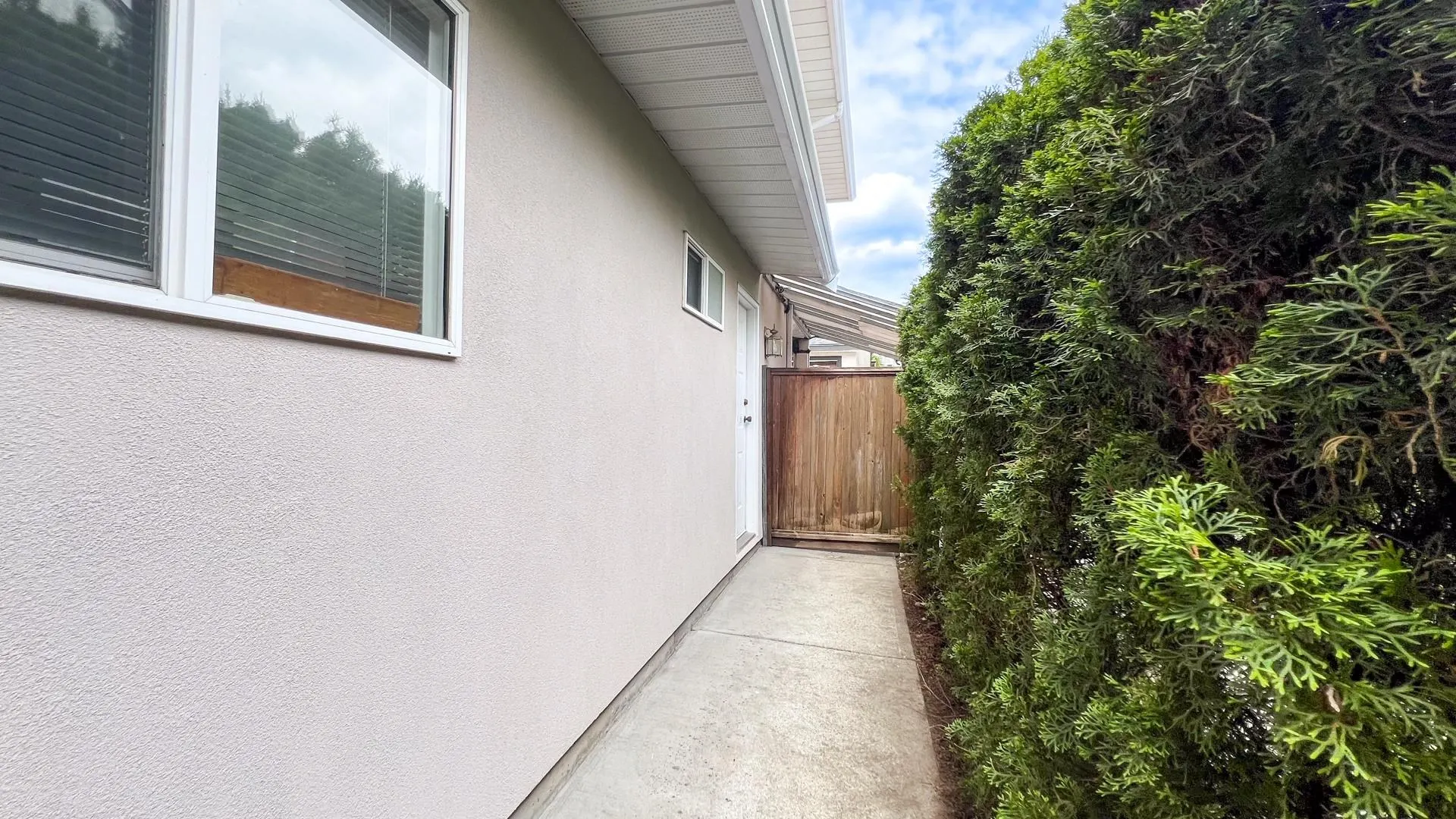 2041 Edinburgh Street
