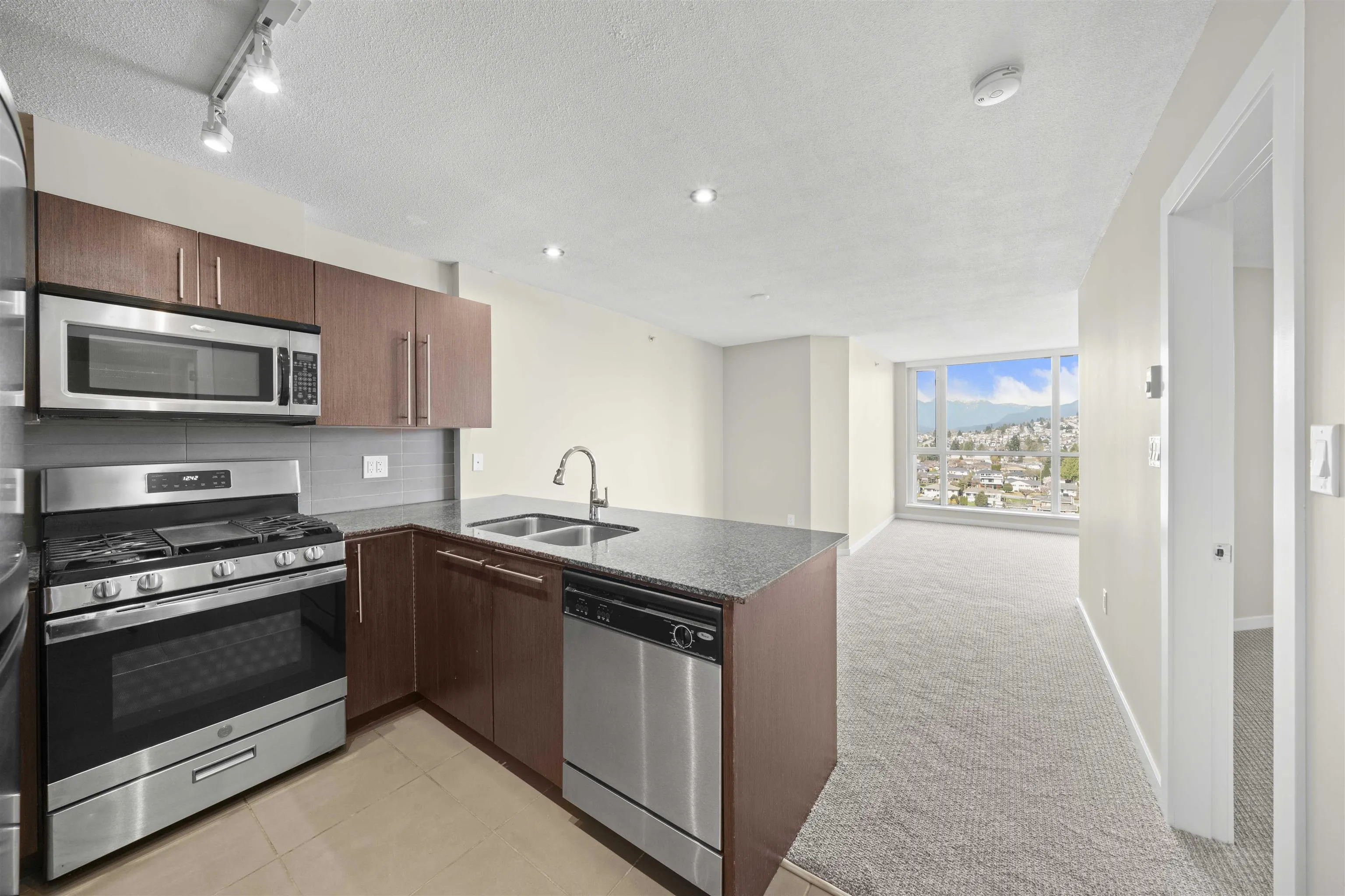 2405 4888 Brentwood Drive