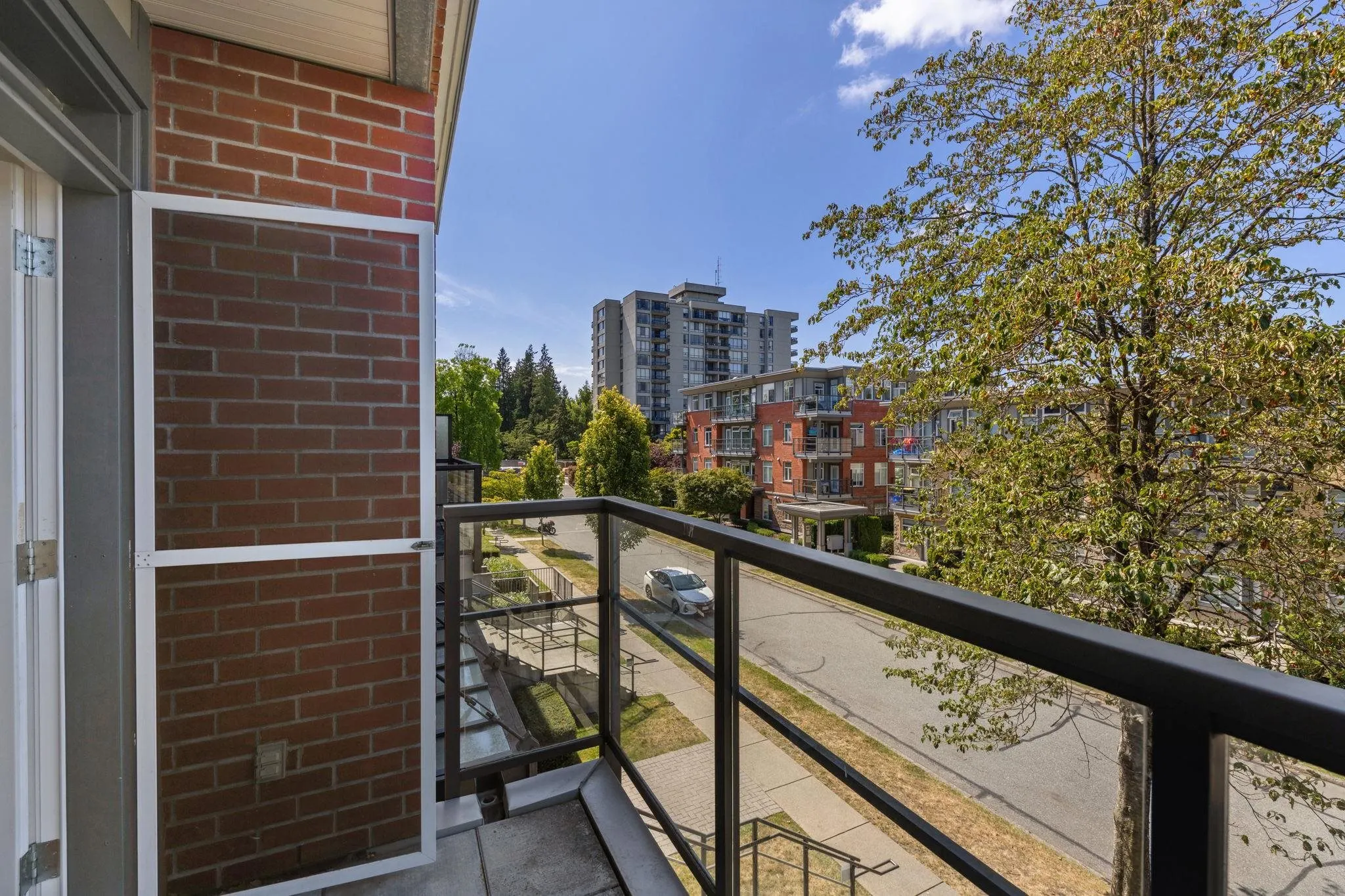 204 5632 Kings Road