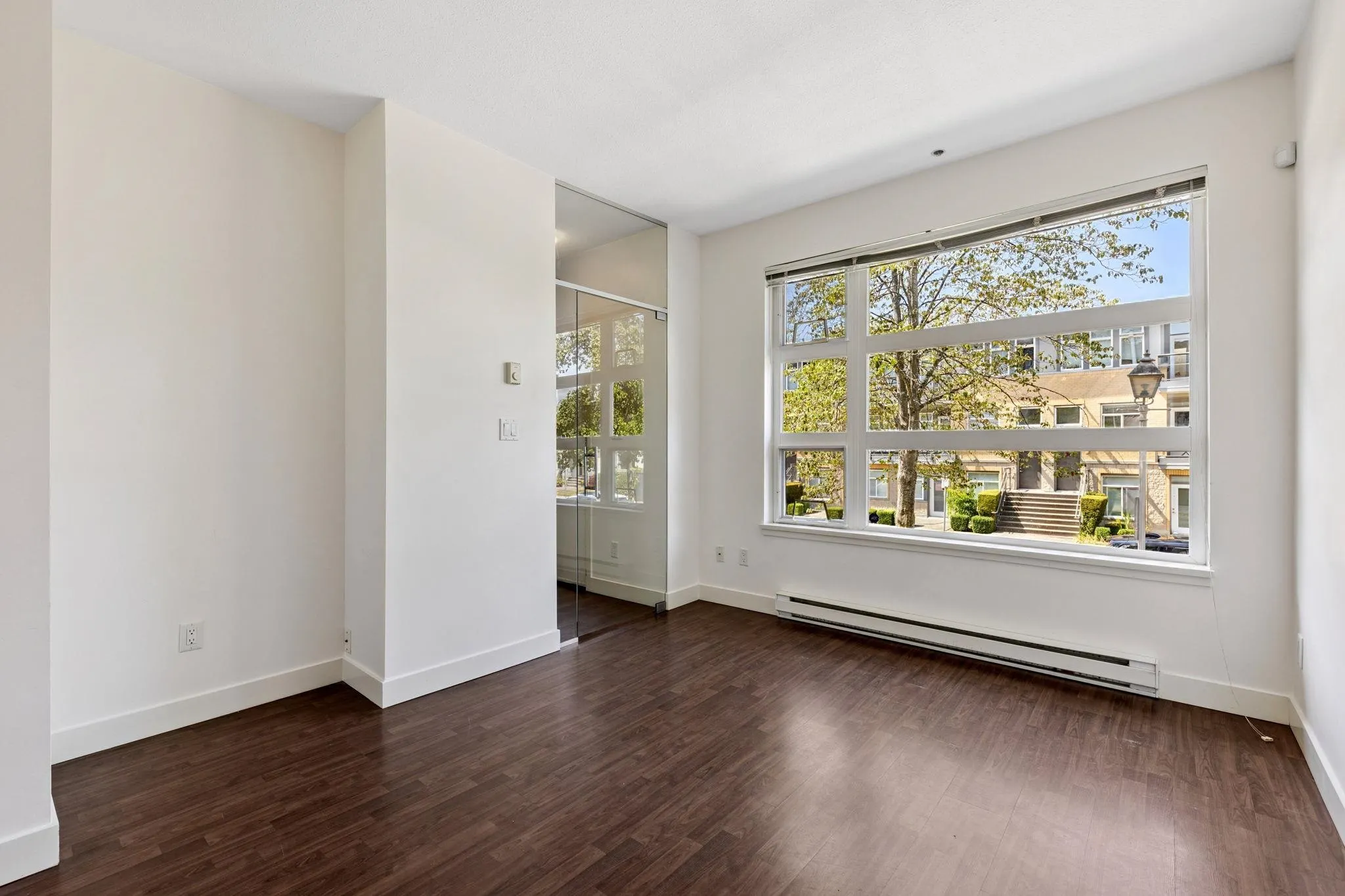 204 5632 Kings Road