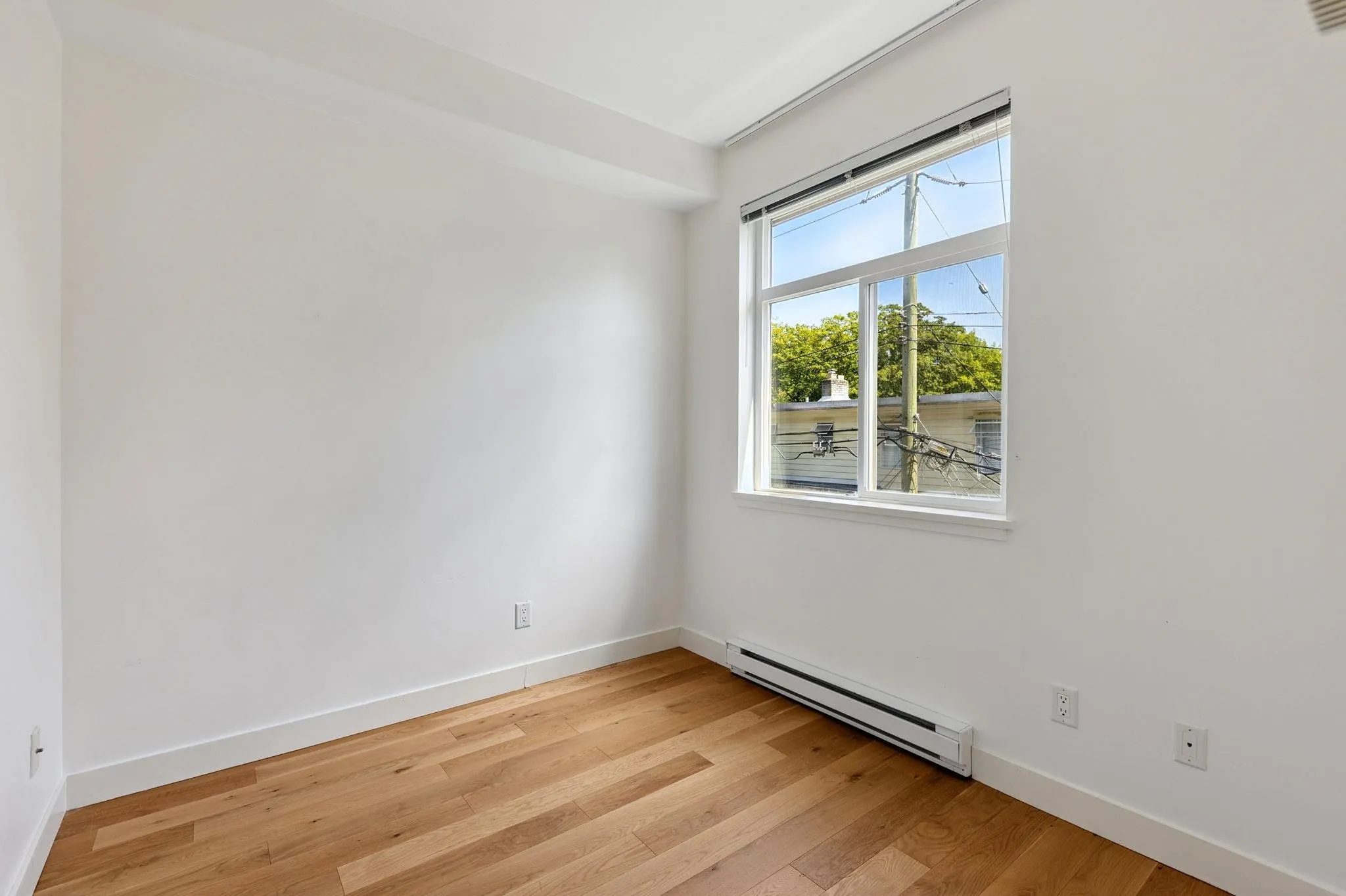 204 5632 Kings Road