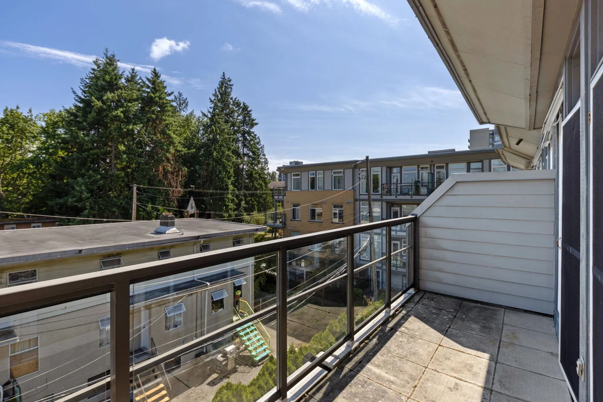 204 5632 Kings Road