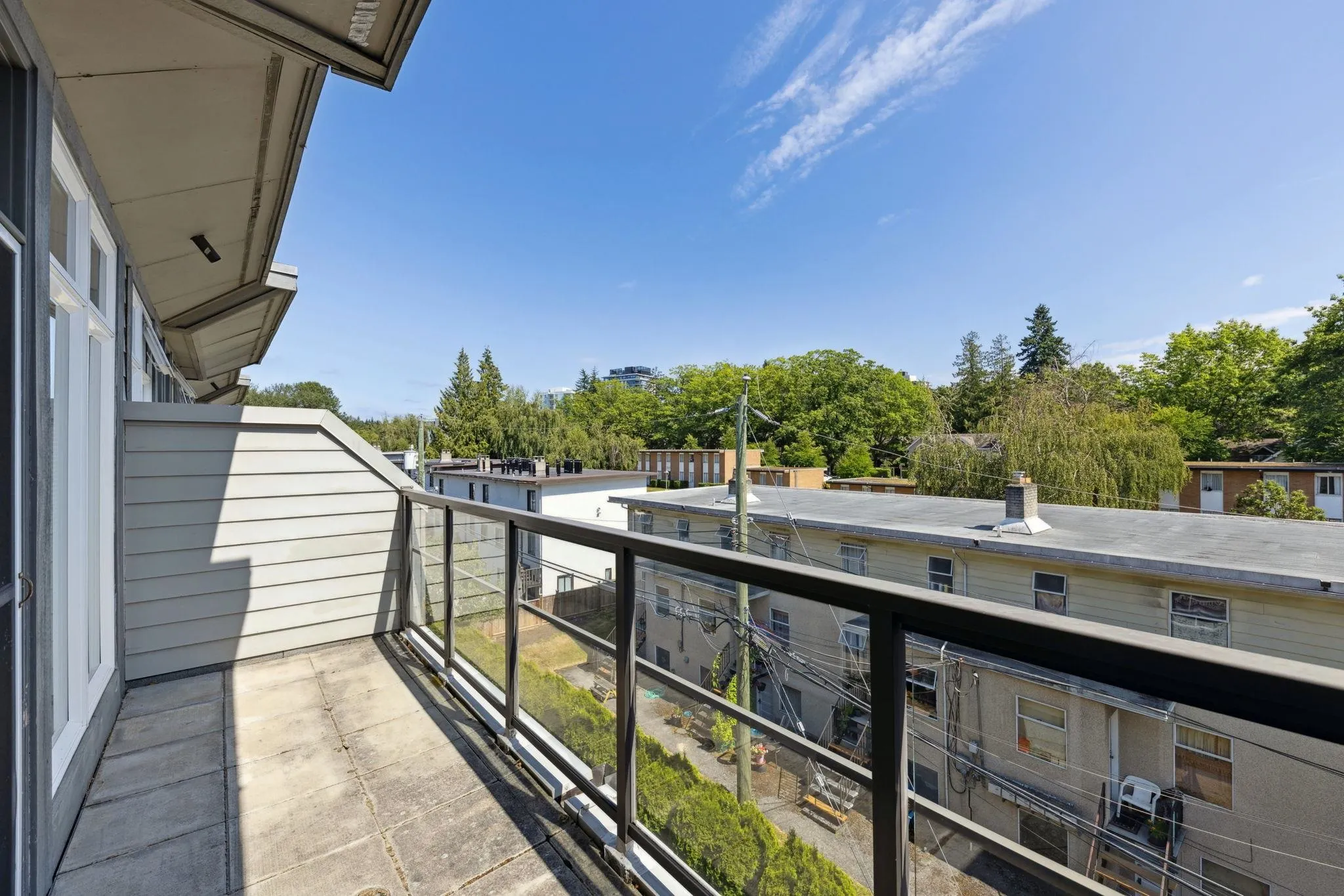 204 5632 Kings Road