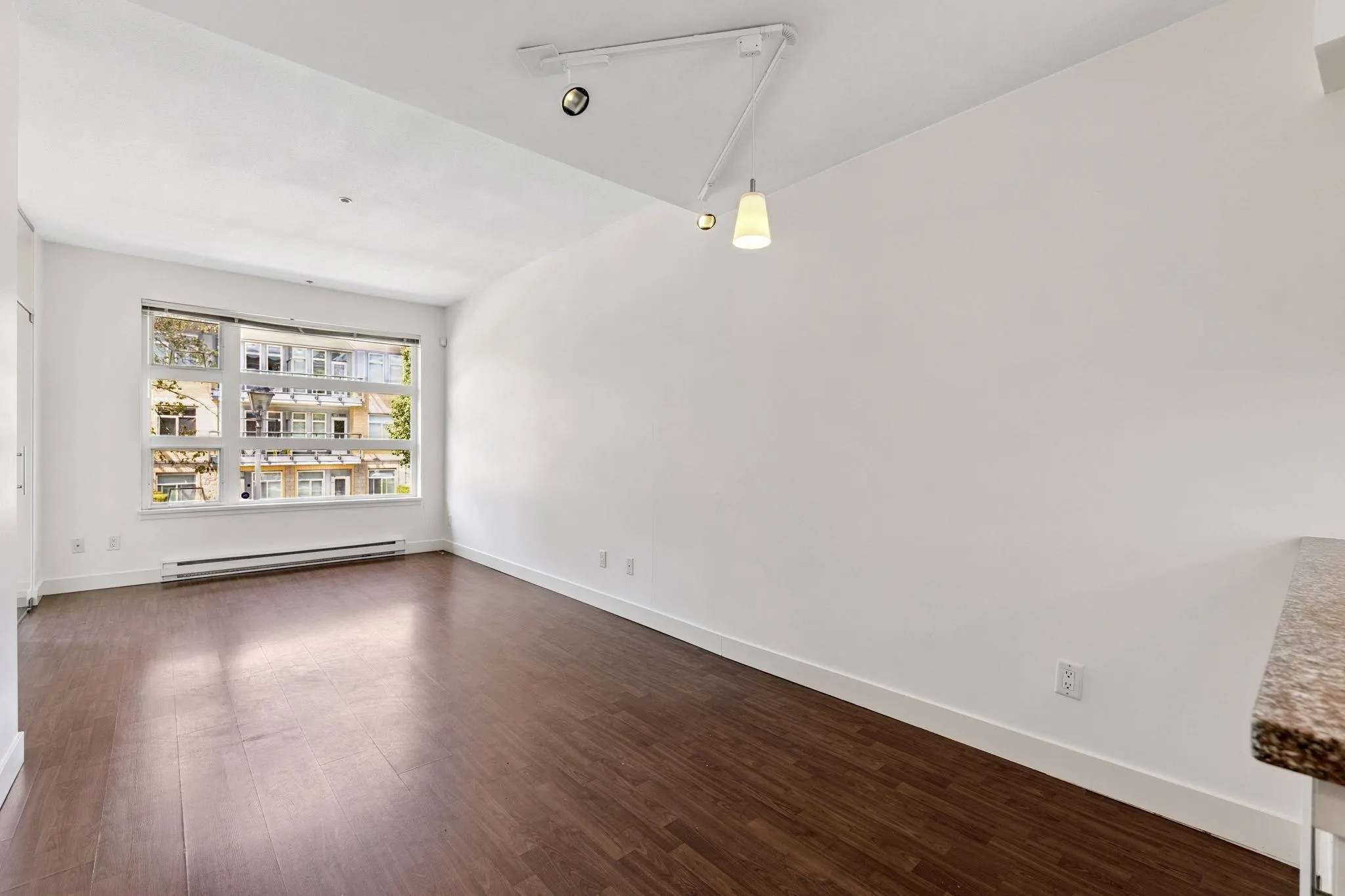204 5632 Kings Road