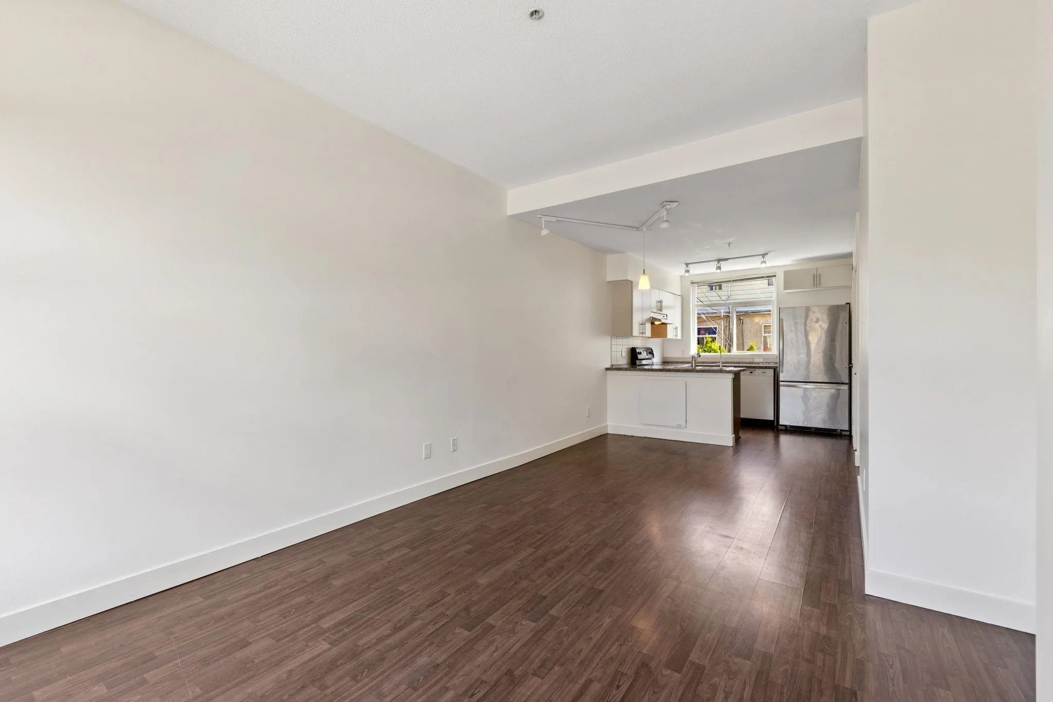 204 5632 Kings Road