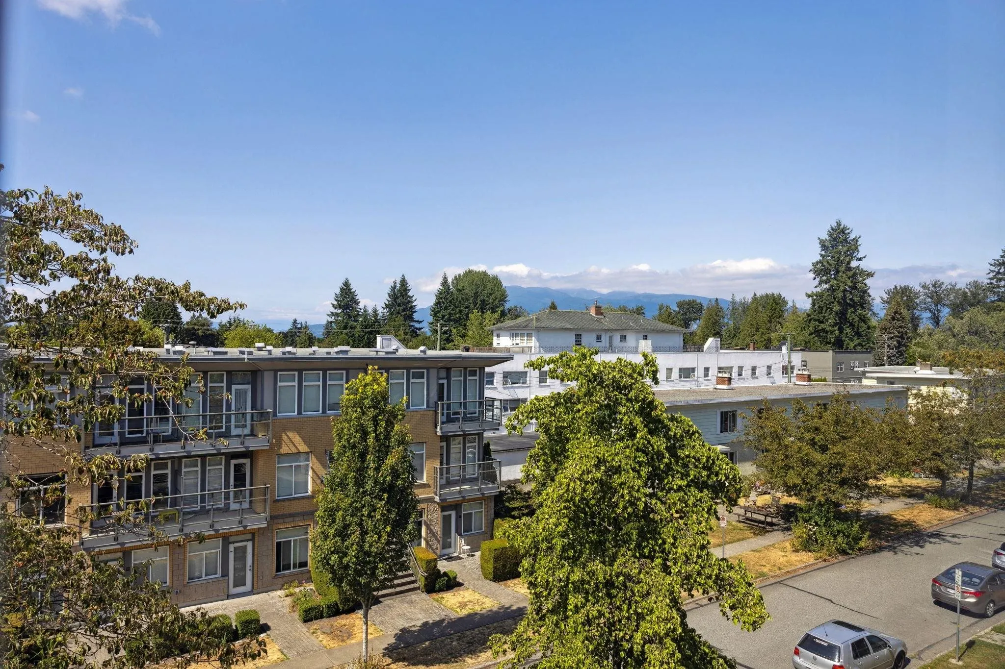 204 5632 Kings Road