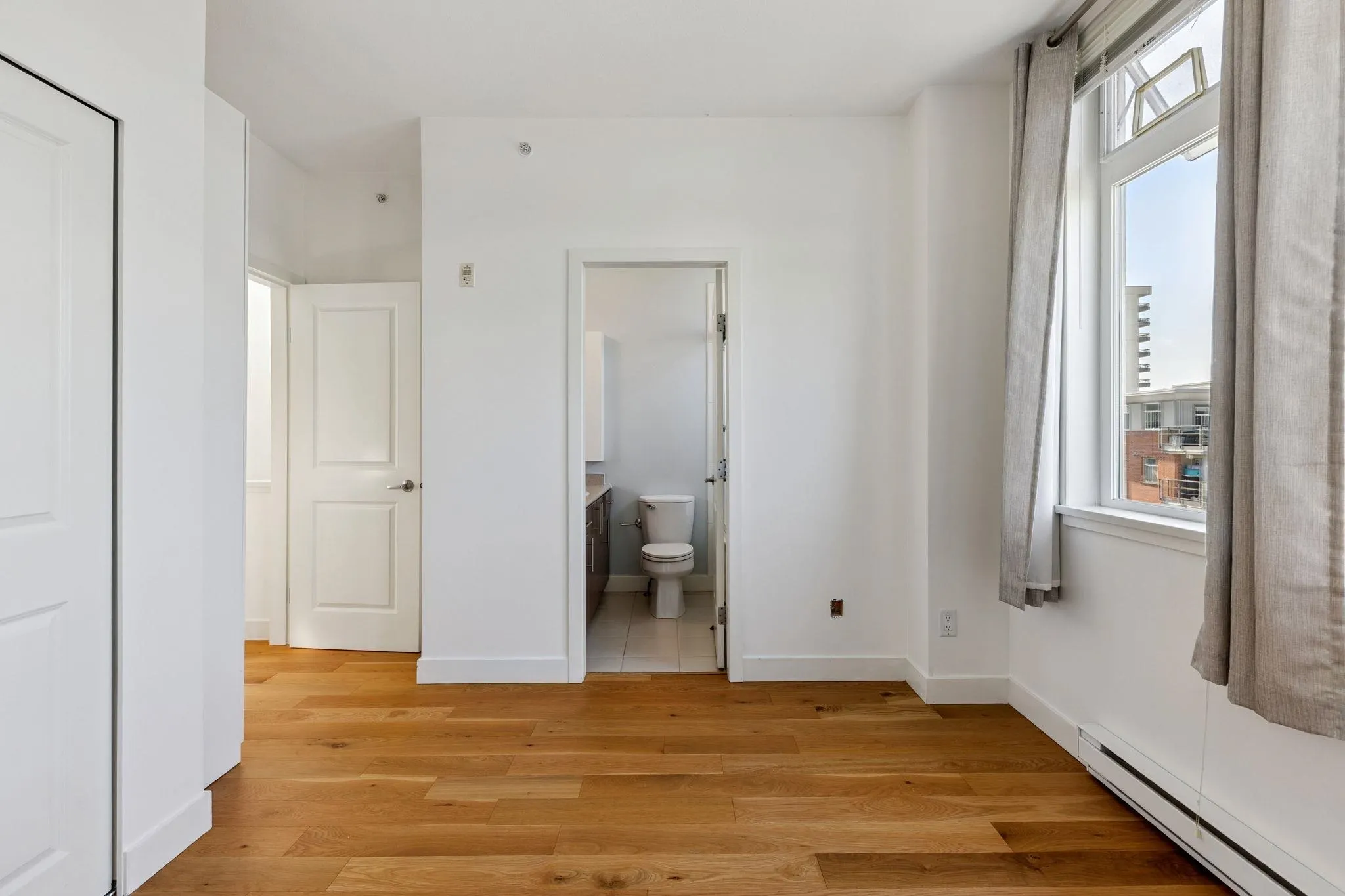 204 5632 Kings Road