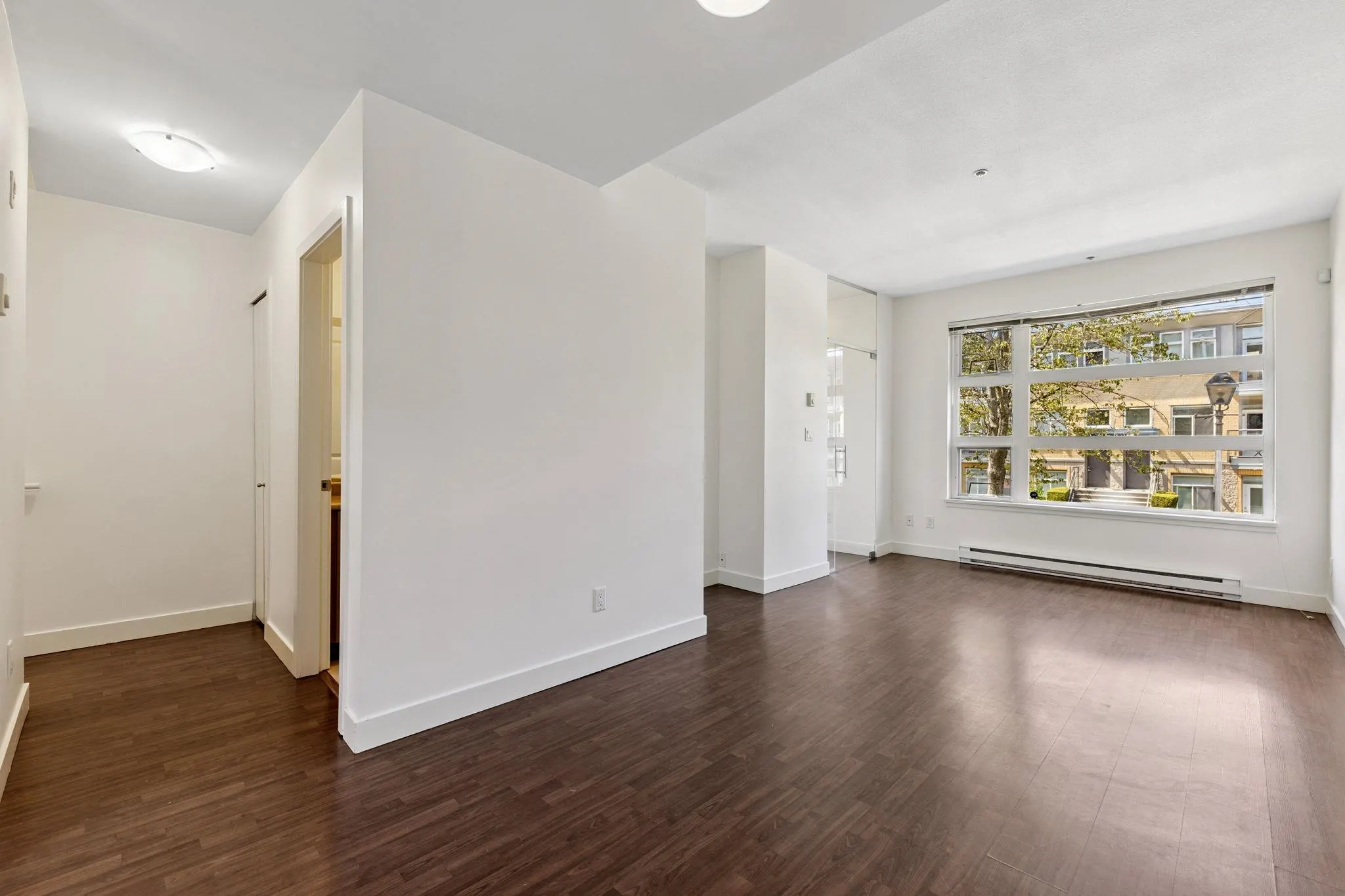 204 5632 Kings Road