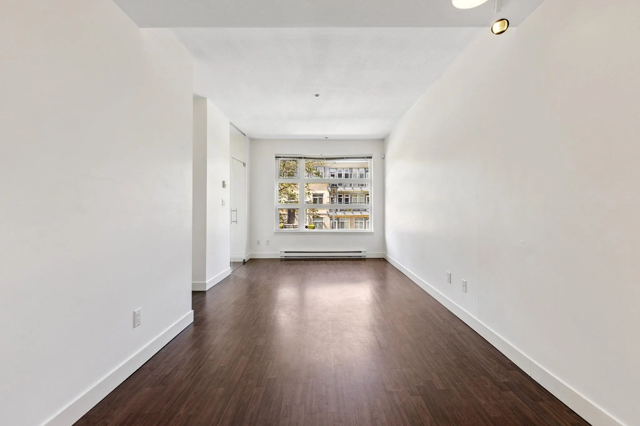 204 5632 Kings Road